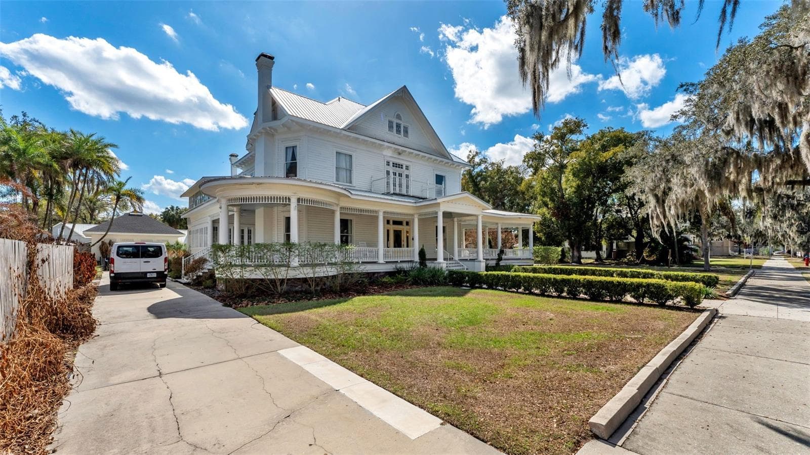 House Front - 555 E STANFORD ST, BARTOW