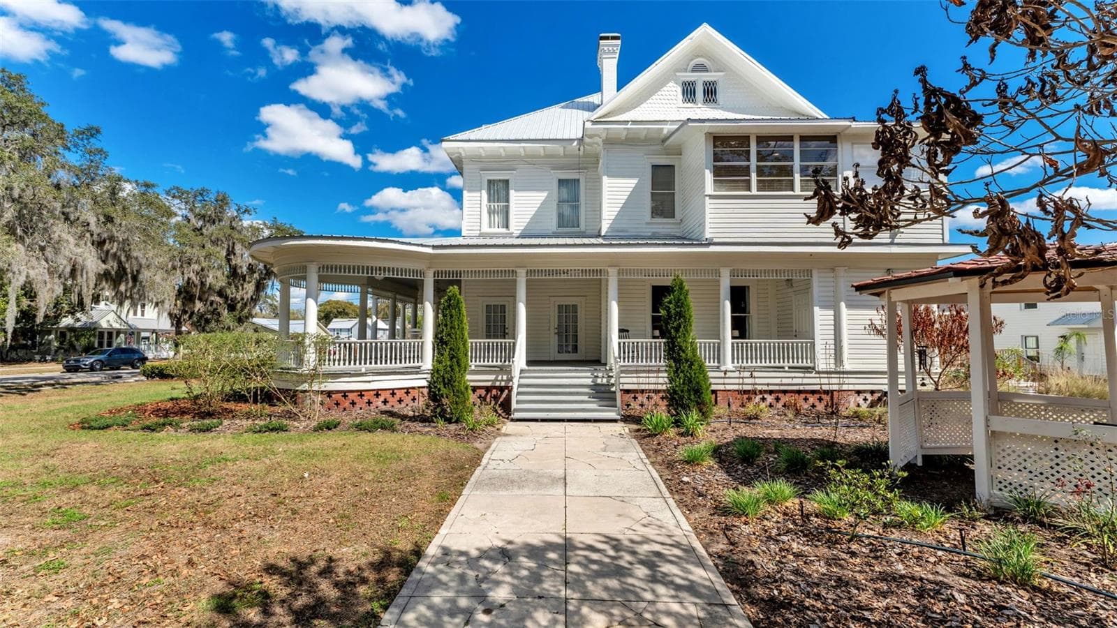 House Front - 555 E STANFORD ST, BARTOW
