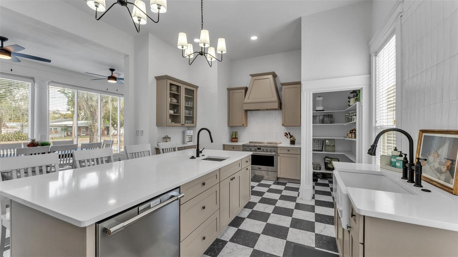 Kitchen Counter - 555 E STANFORD ST, BARTOW