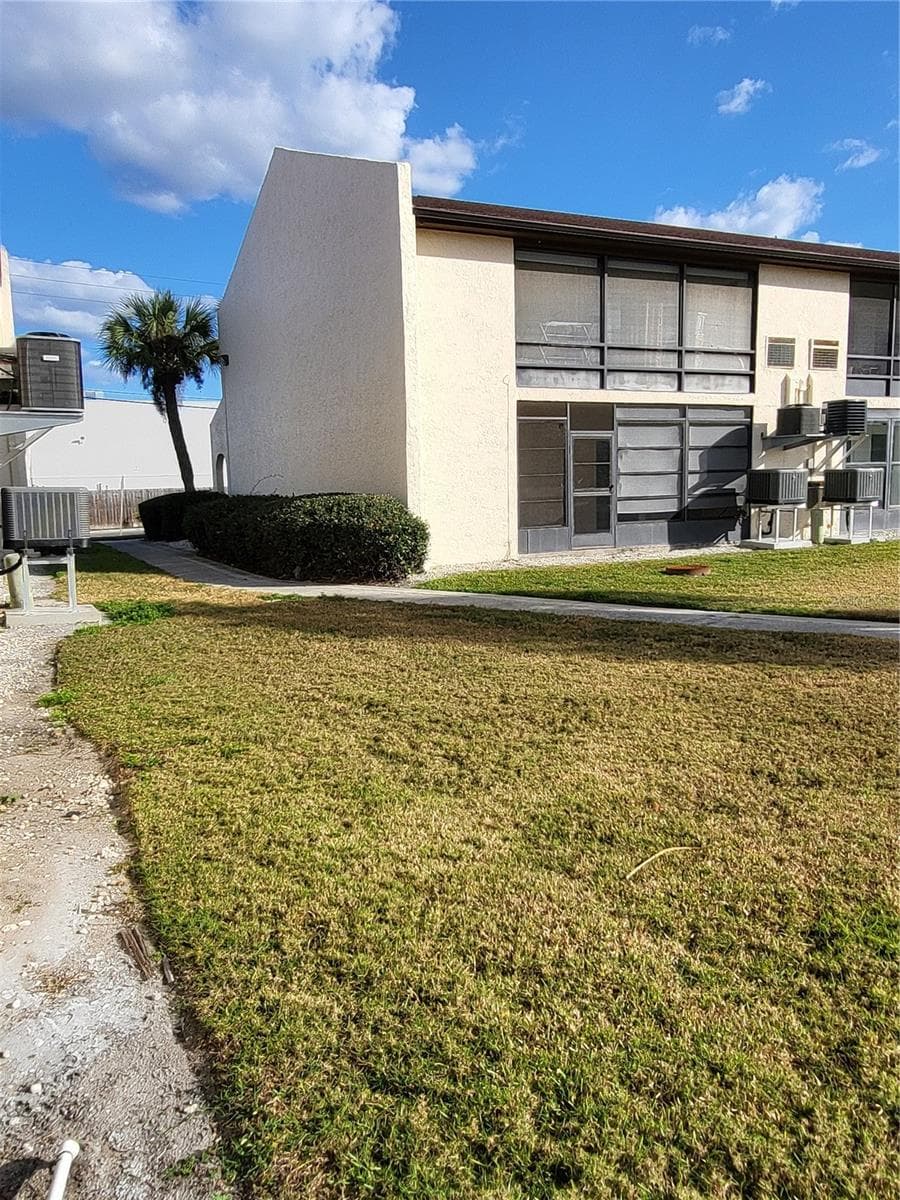 Back Court Yard - 4956 HARBOR VILLA LN #103, NEW PORT RICHEY