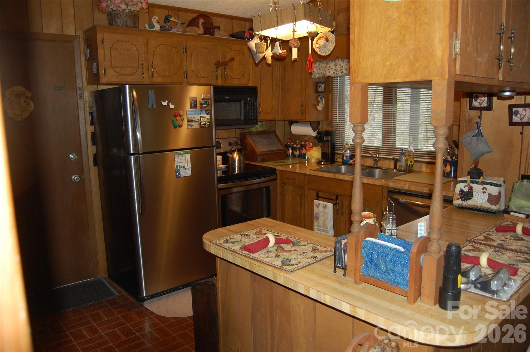 Single Family Residence at 202 Knoll Circle, Newland, photo 6 of 24