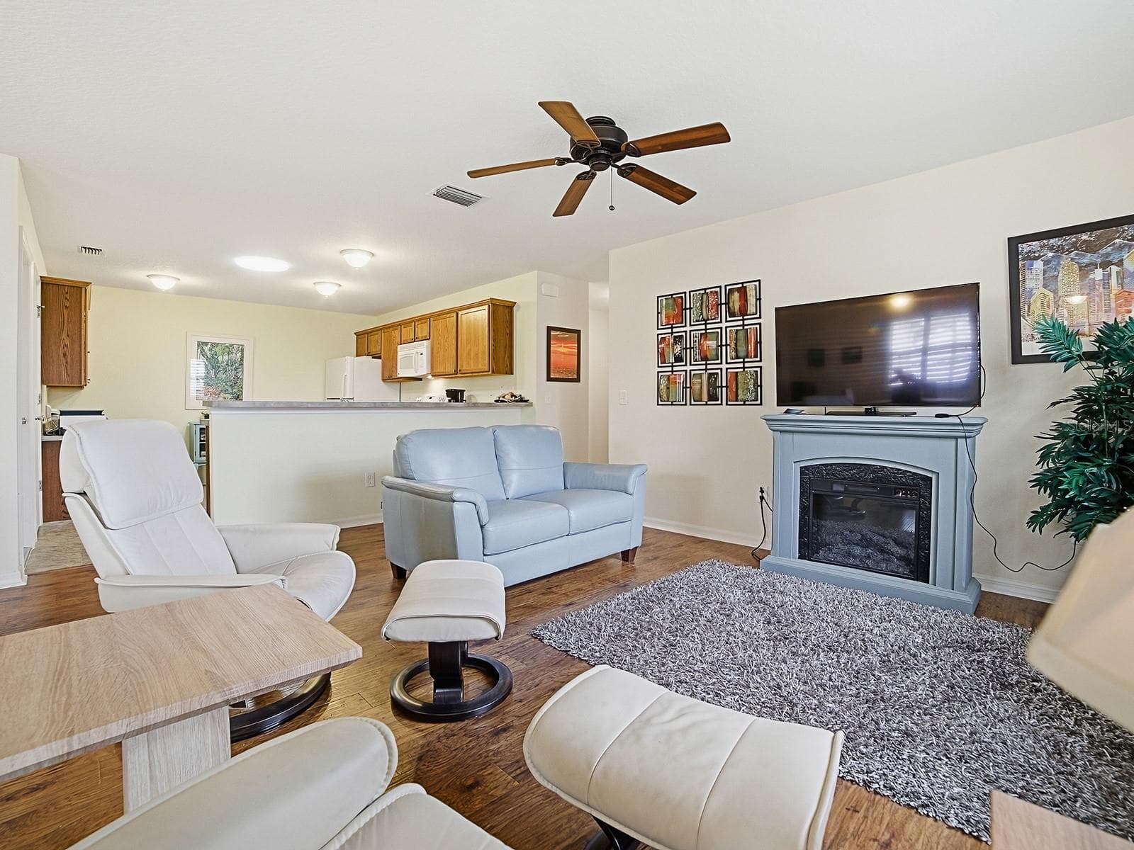 Single Family Residence at 258 ARBELLA LOOP, THE VILLAGES, photo 9 of 38