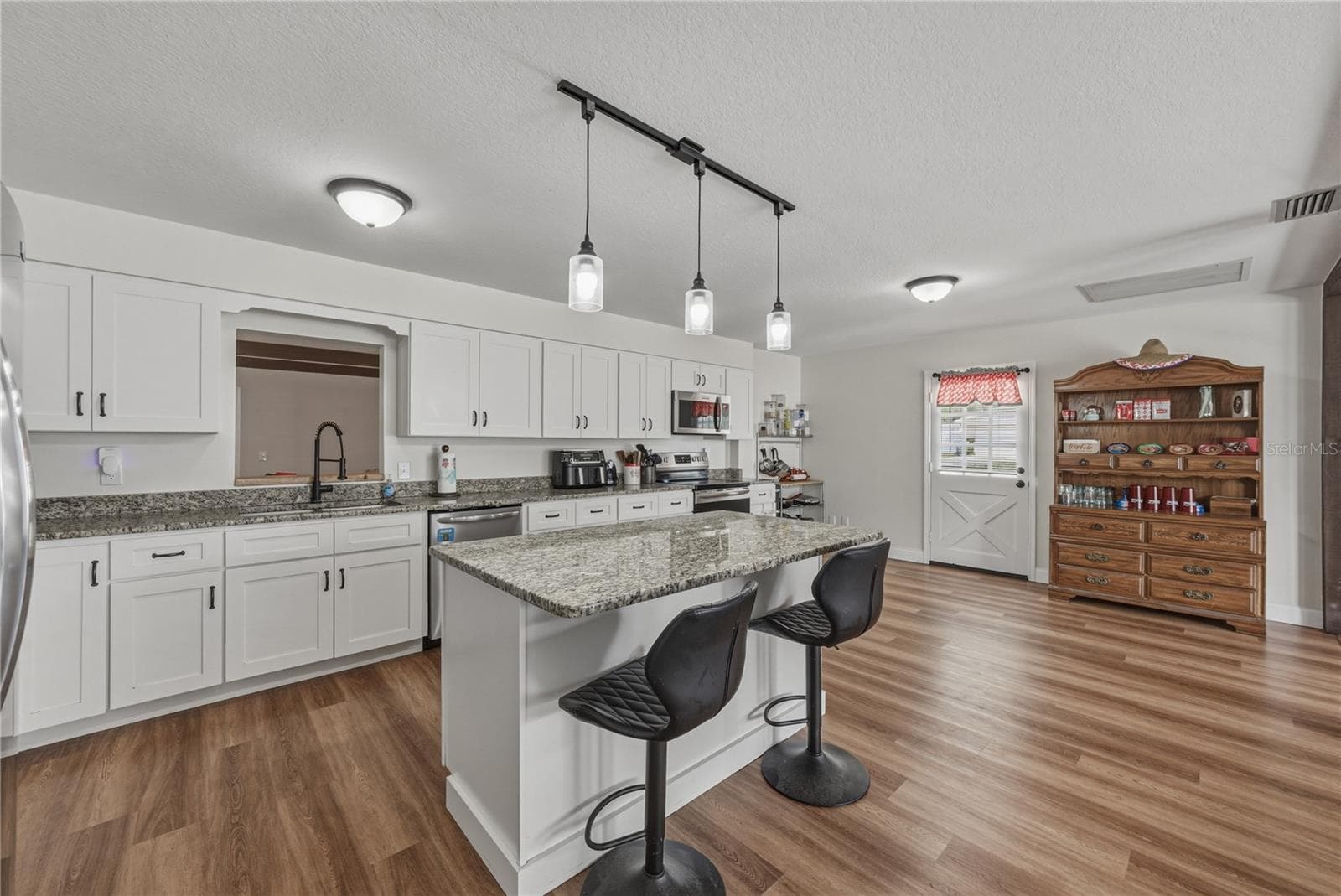 Single Family Residence at 609 W PIPKIN RD, LAKELAND, photo 9 of 48