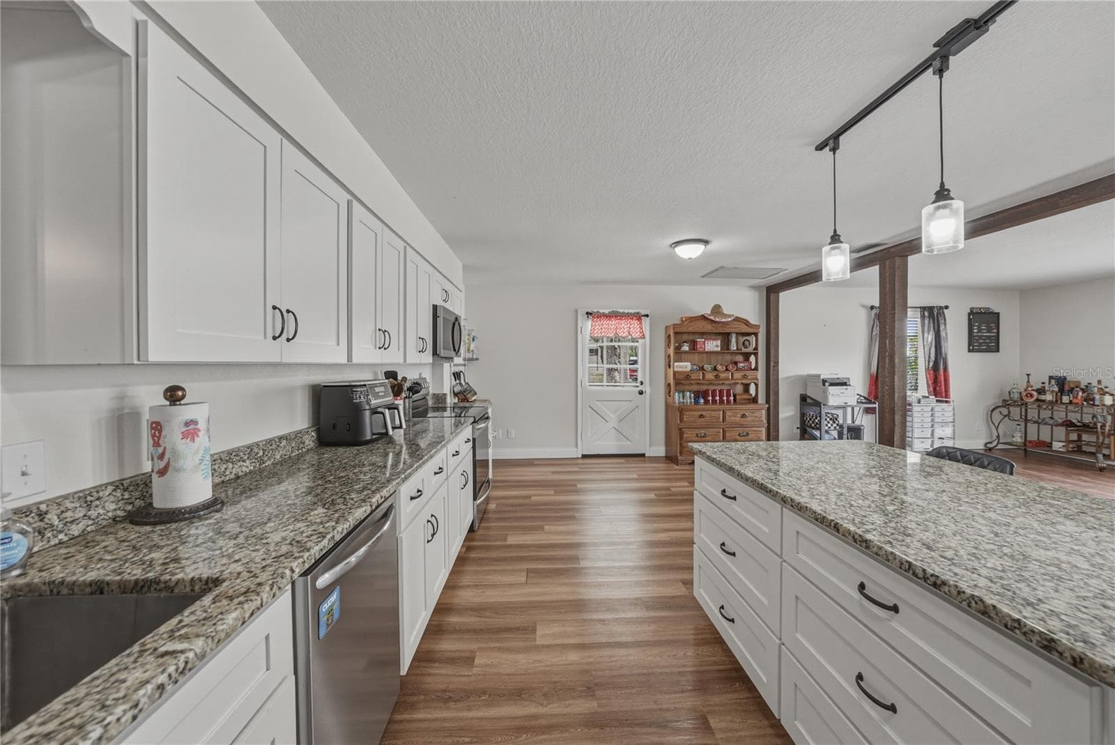 Single Family Residence at 609 W PIPKIN RD, LAKELAND, photo 17 of 48