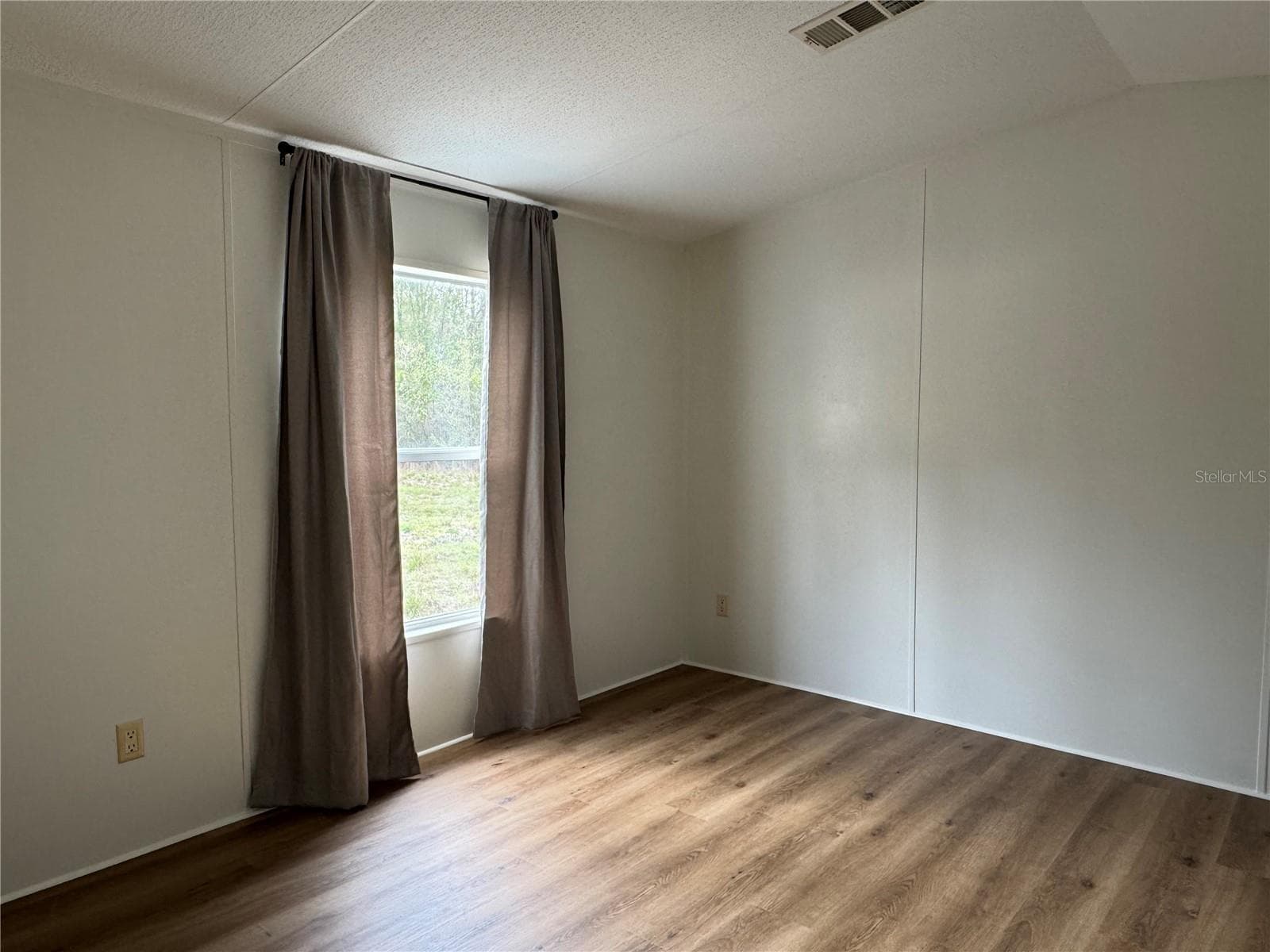 Manufactured Home at 4317 284TH ST, BRANFORD, photo 37 of 45
