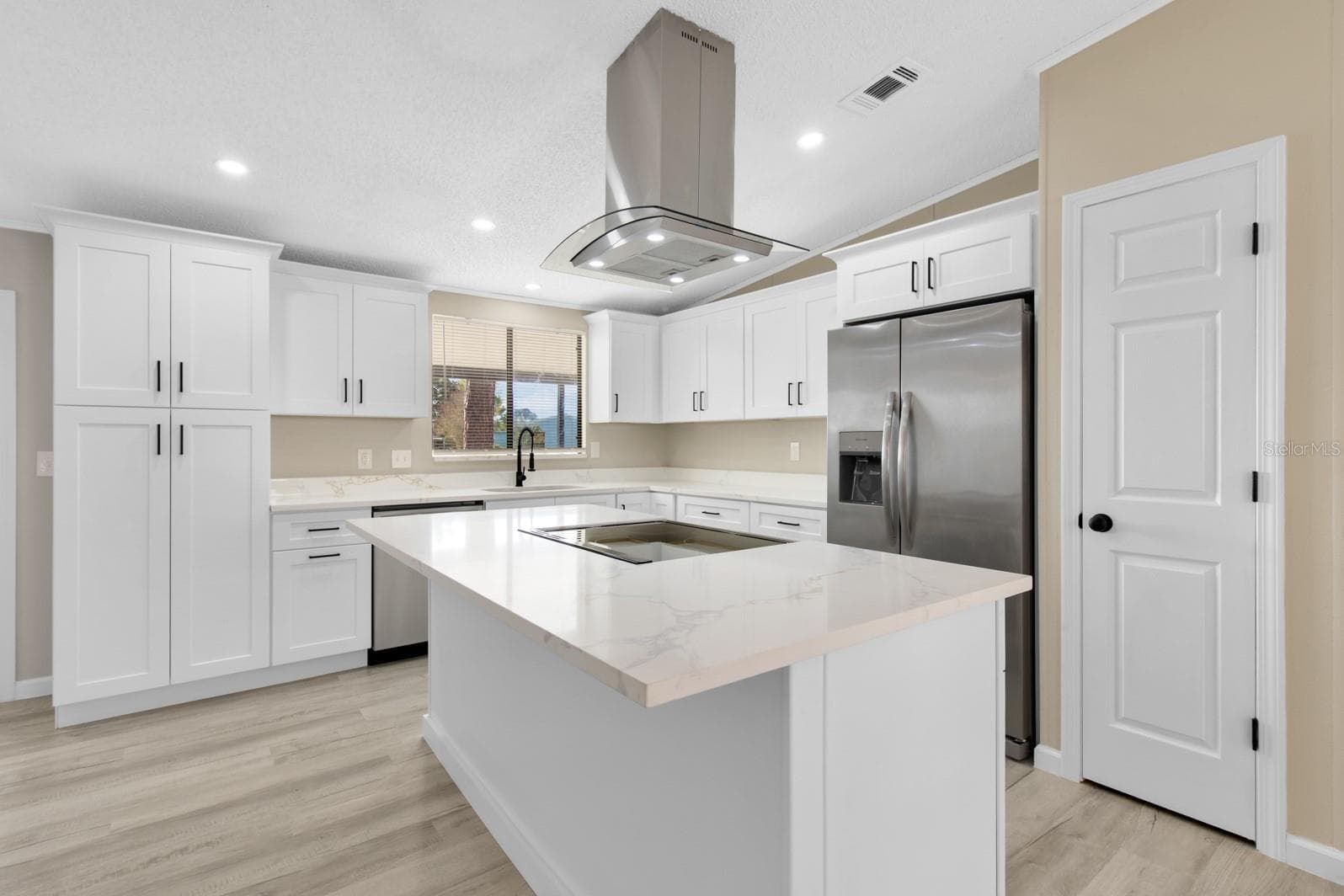 Manufactured Home at 217 ELLSWORTH DR, KISSIMMEE, photo 4 of 58