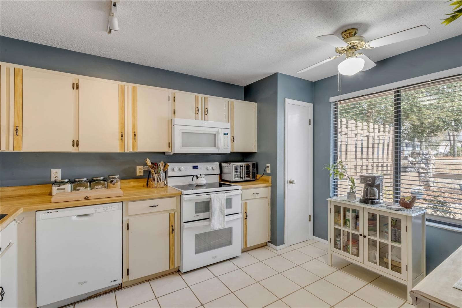 Single Family Residence at 49 CROOKED PINE RD, PORT ORANGE, photo 18 of 42