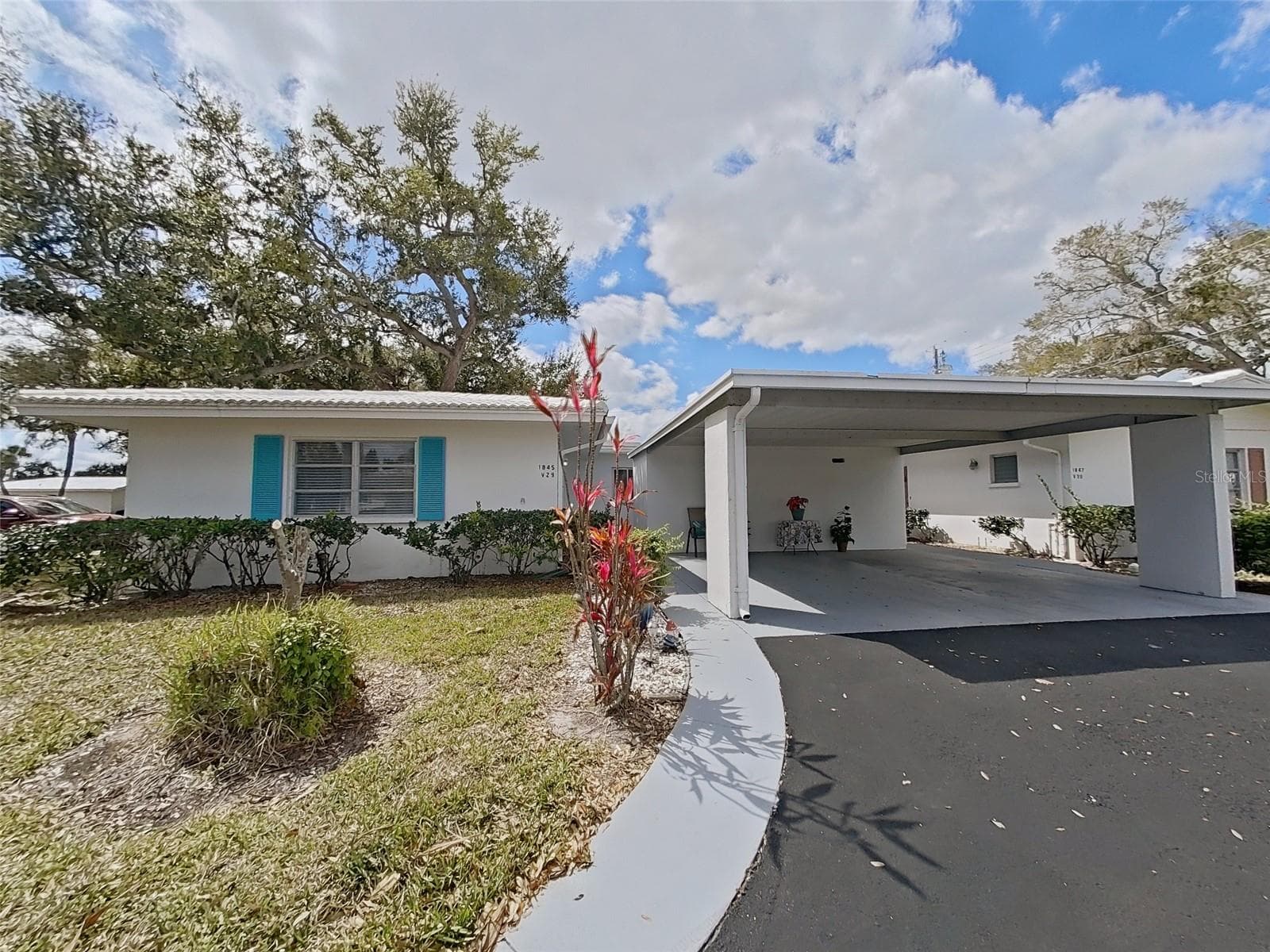 A feeling of space around this end villa - 1845 VERA PL #29, SARASOTA