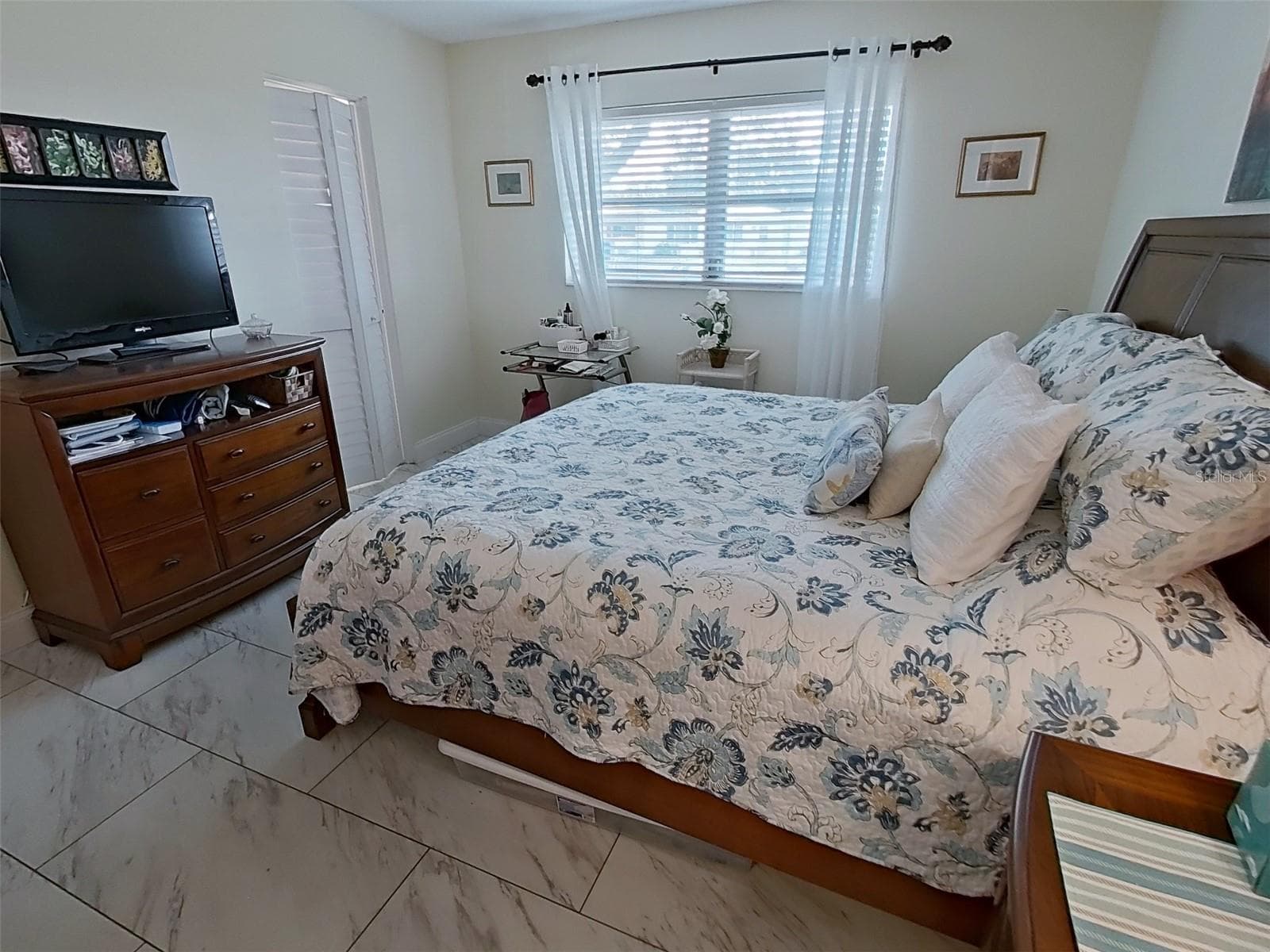 Primary bedroom with ensuite bath and walk-in closet - 1845 VERA PL #29, SARASOTA