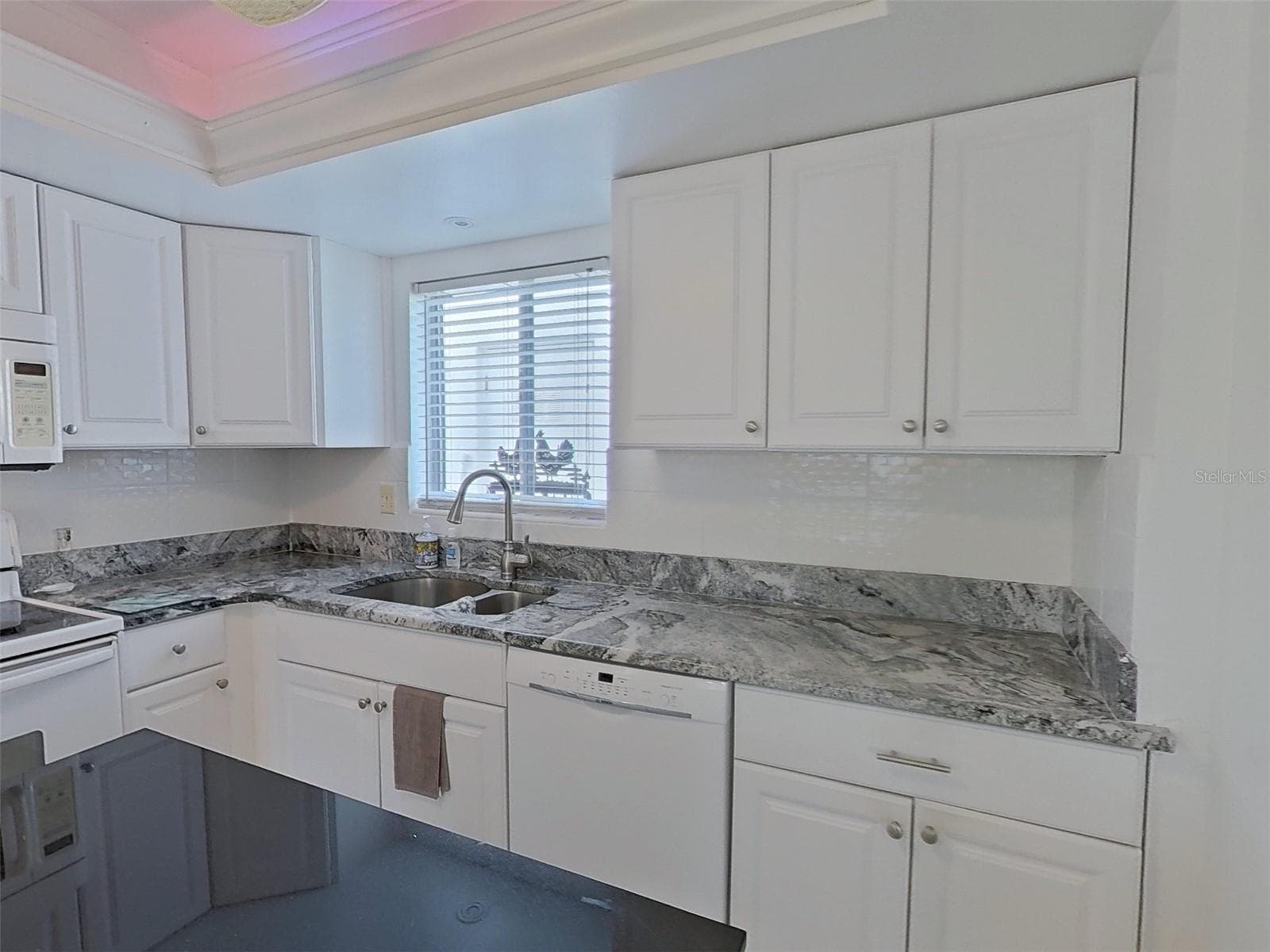 Well-planned kitchen with granite counters and movable center island - 1845 VERA PL #29, SARASOTA