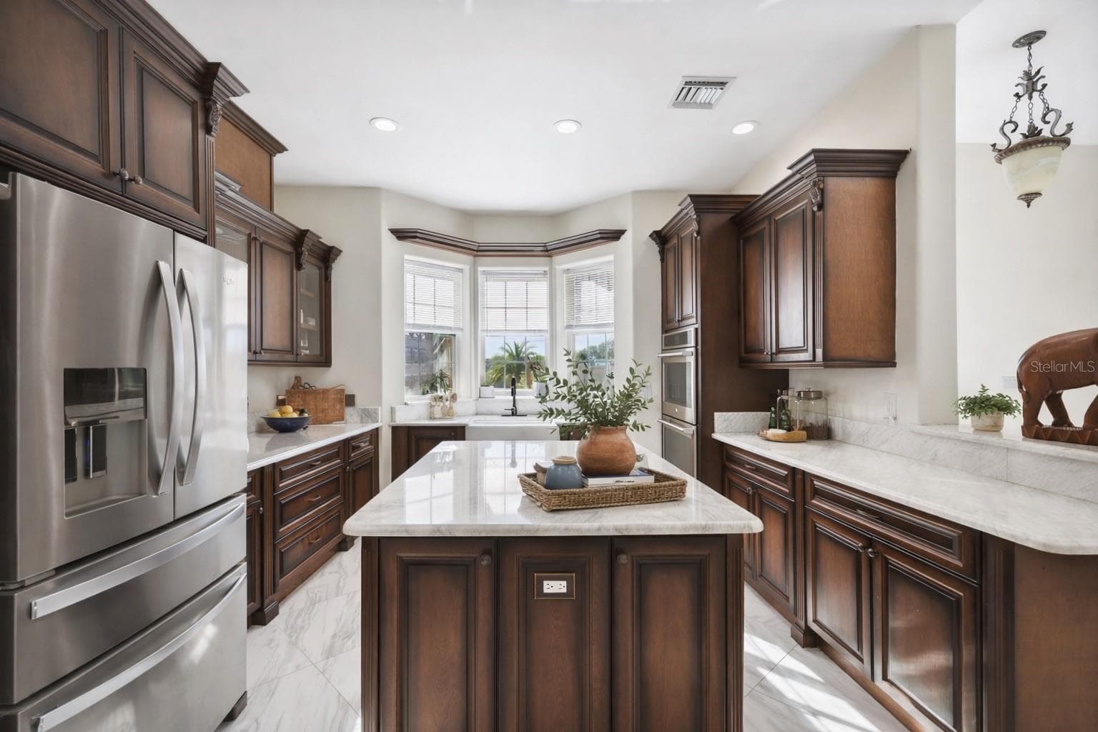Virtual staging added to demonstrate possible furniture placement. - 775 CHRISTINA LAKE DR, LAKELAND