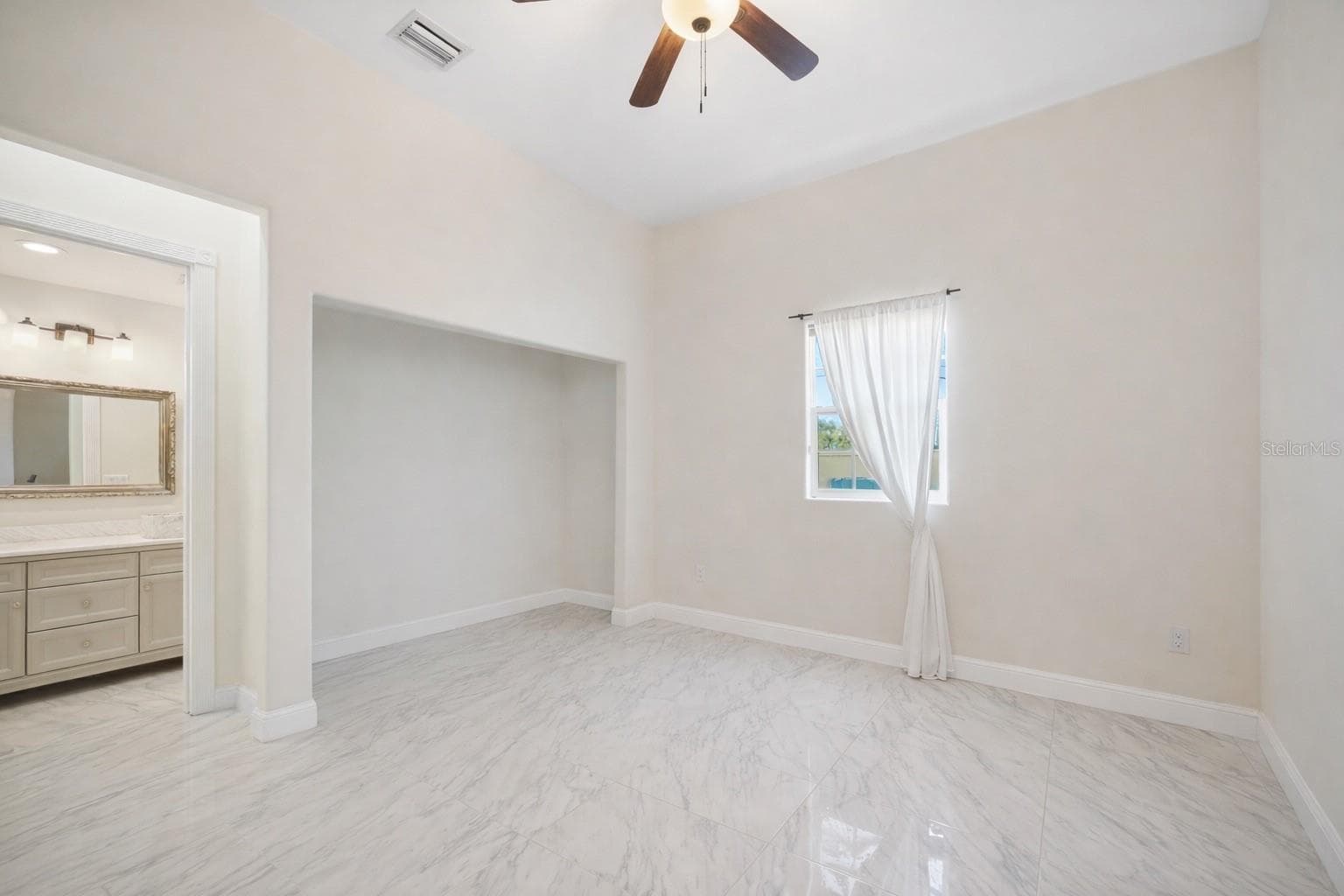 Bedroom 2 downstairs with en-suite - 775 CHRISTINA LAKE DR, LAKELAND