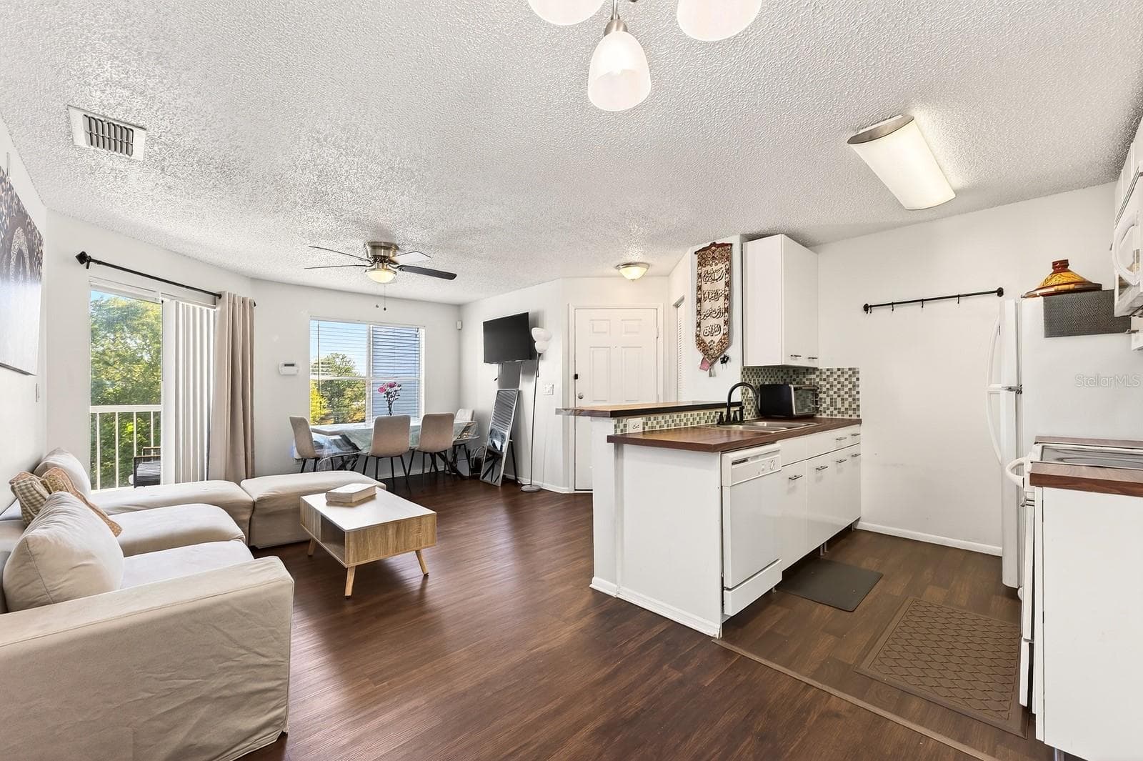Light, bright, open concept! - 2569 GRASSY POINT DR #207, LAKE MARY