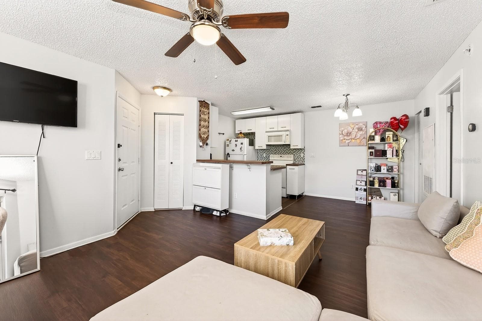 Living, dining, kitchen are all open for great connection. - 2569 GRASSY POINT DR #207, LAKE MARY