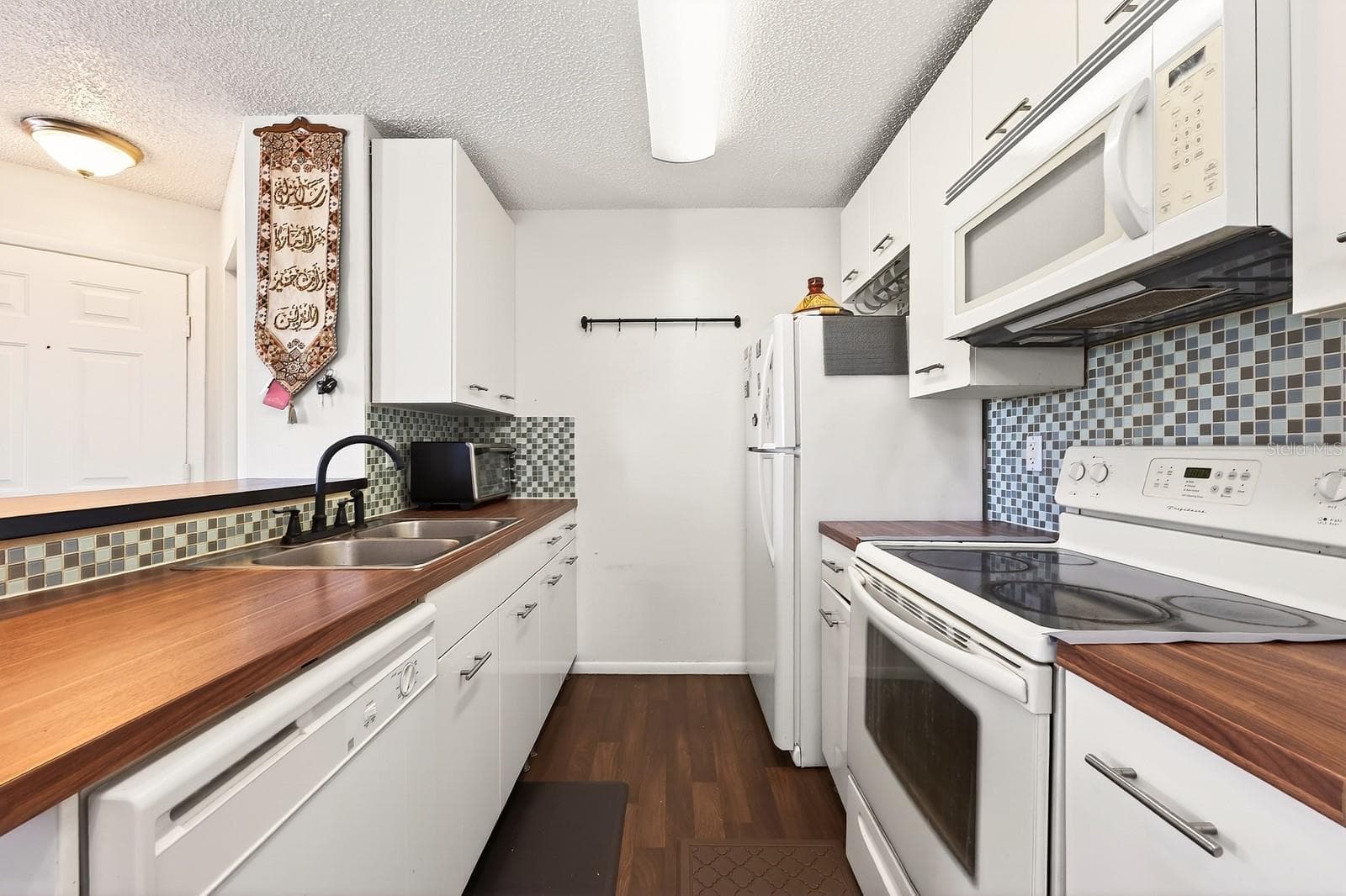 Kitchen. - 2569 GRASSY POINT DR #207, LAKE MARY
