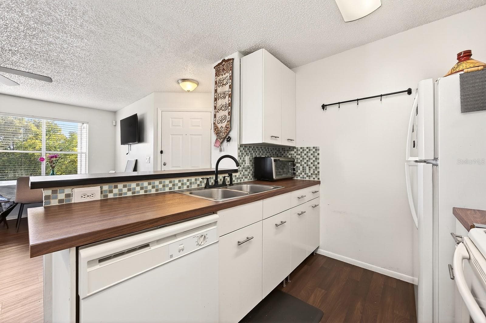Kitchen. - 2569 GRASSY POINT DR #207, LAKE MARY