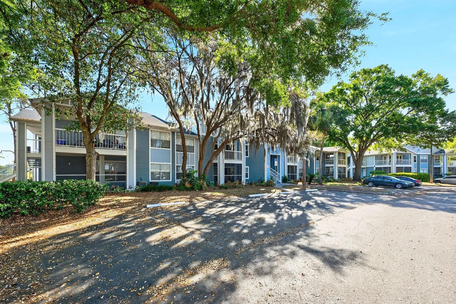 Plenty of parking. - 2569 GRASSY POINT DR #207, LAKE MARY