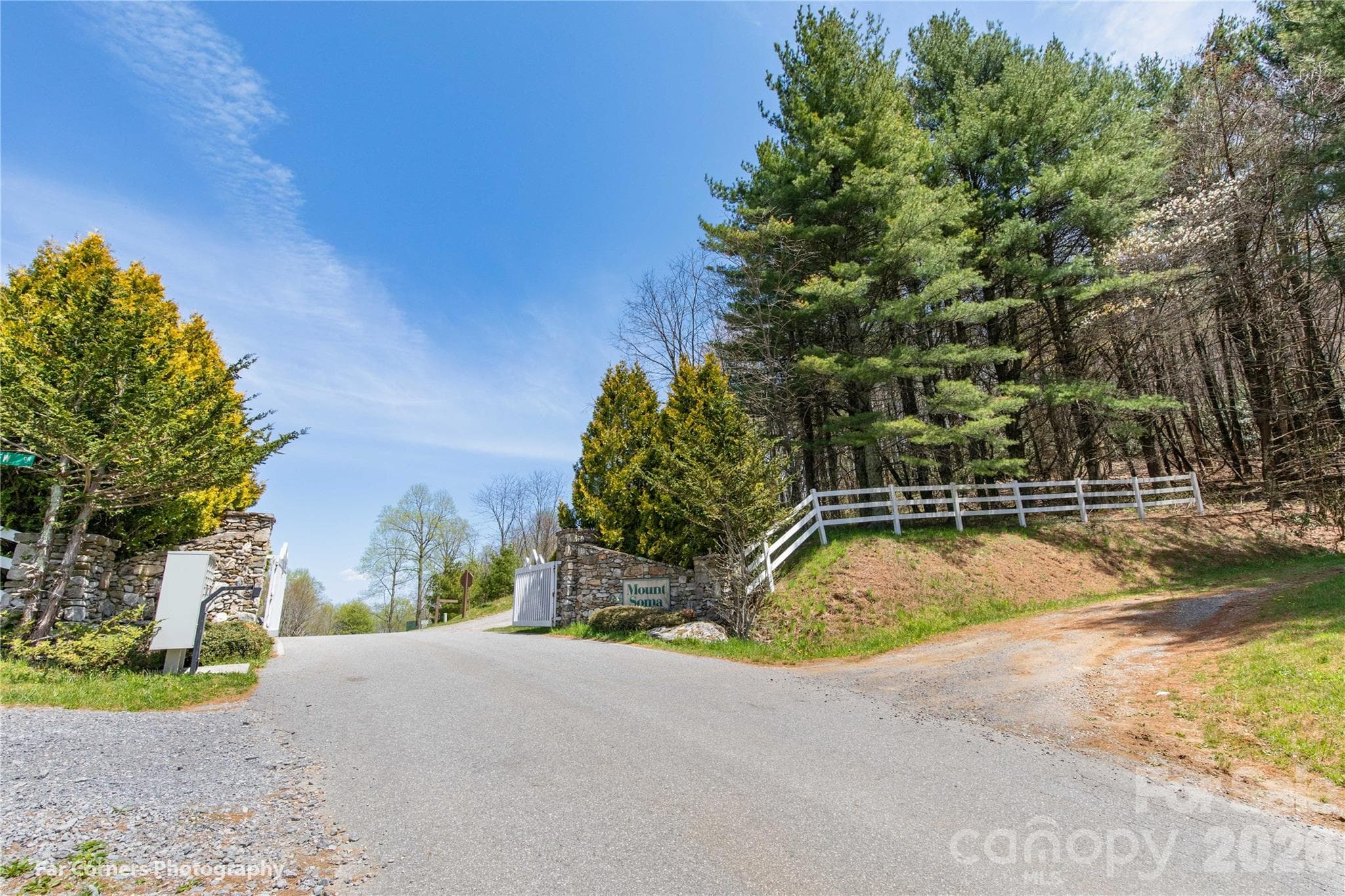 Community Entrance - Clyde