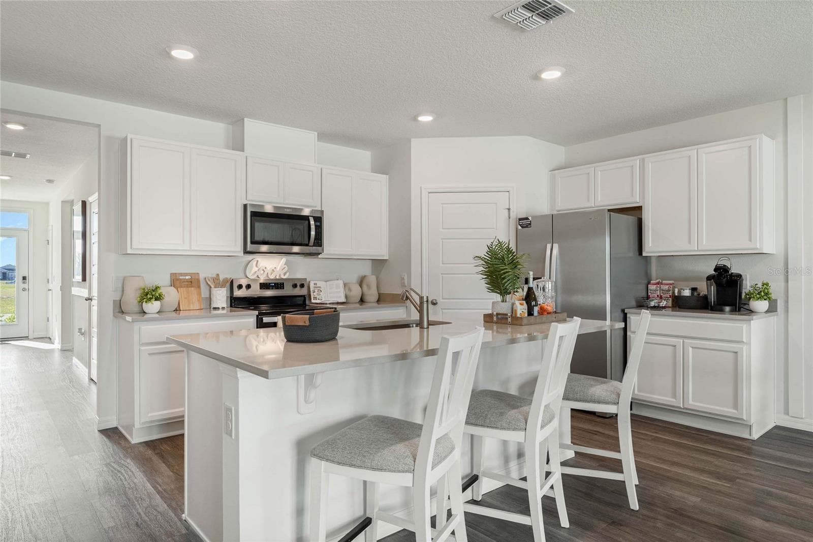 Single Family Residence at 8595 CAPE FOX CV, LAKELAND, photo 3 of 39