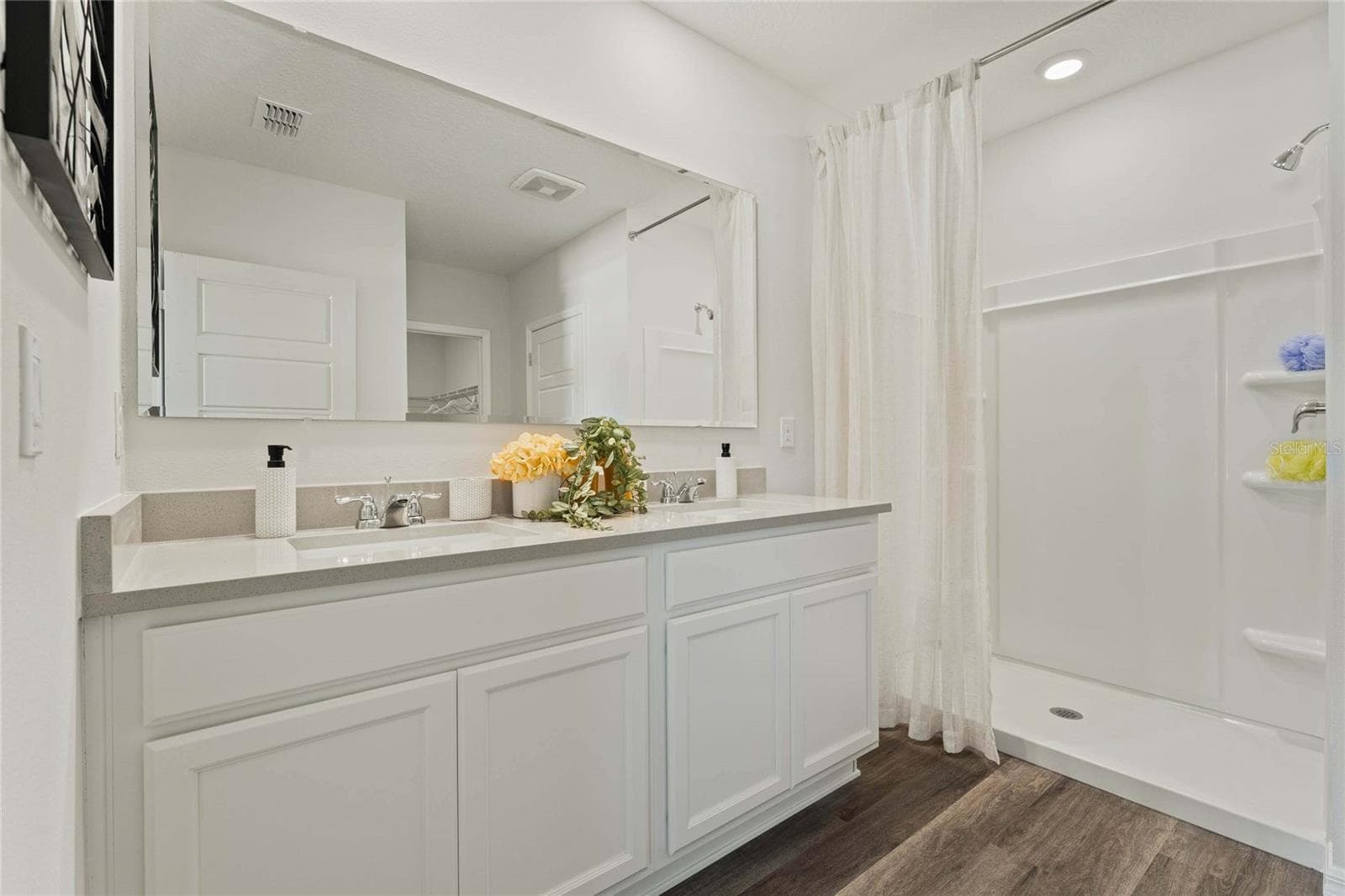 Single Family Residence at 8595 CAPE FOX CV, LAKELAND, photo 37 of 39