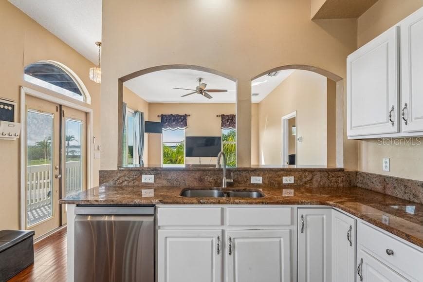 Single Family Residence at 402 SHORE DR W, OLDSMAR, photo 14 of 62