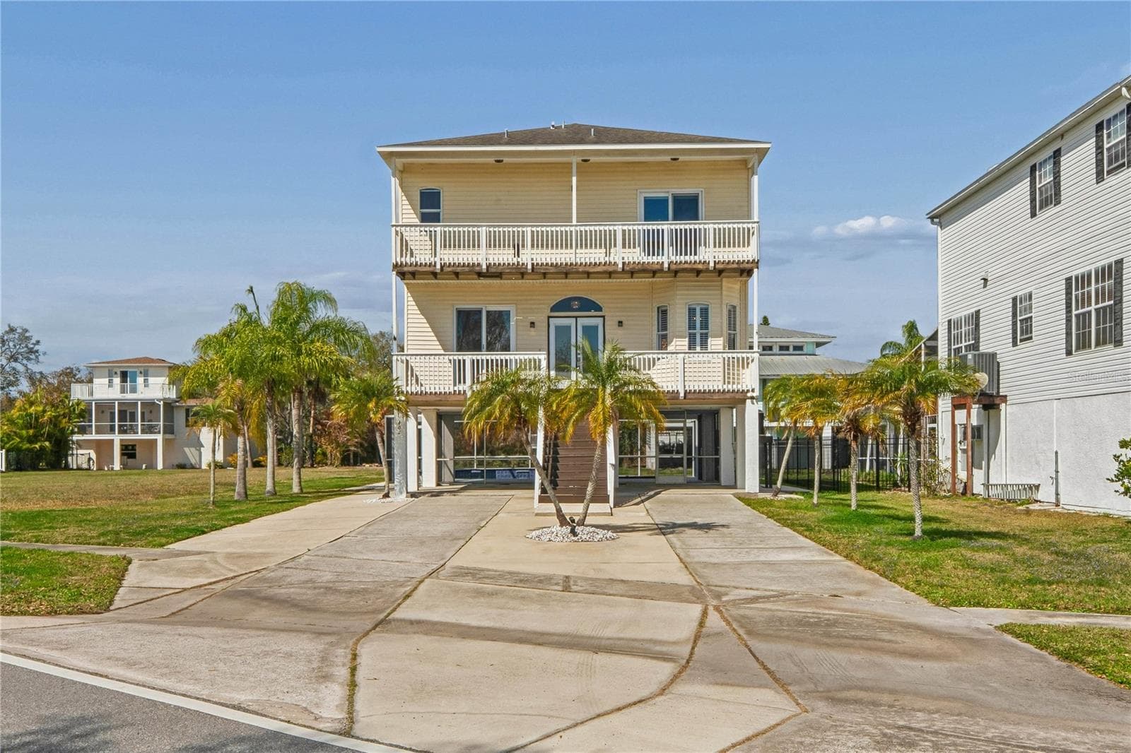 Single Family Residence at 402 SHORE DR W, OLDSMAR, photo 21 of 62