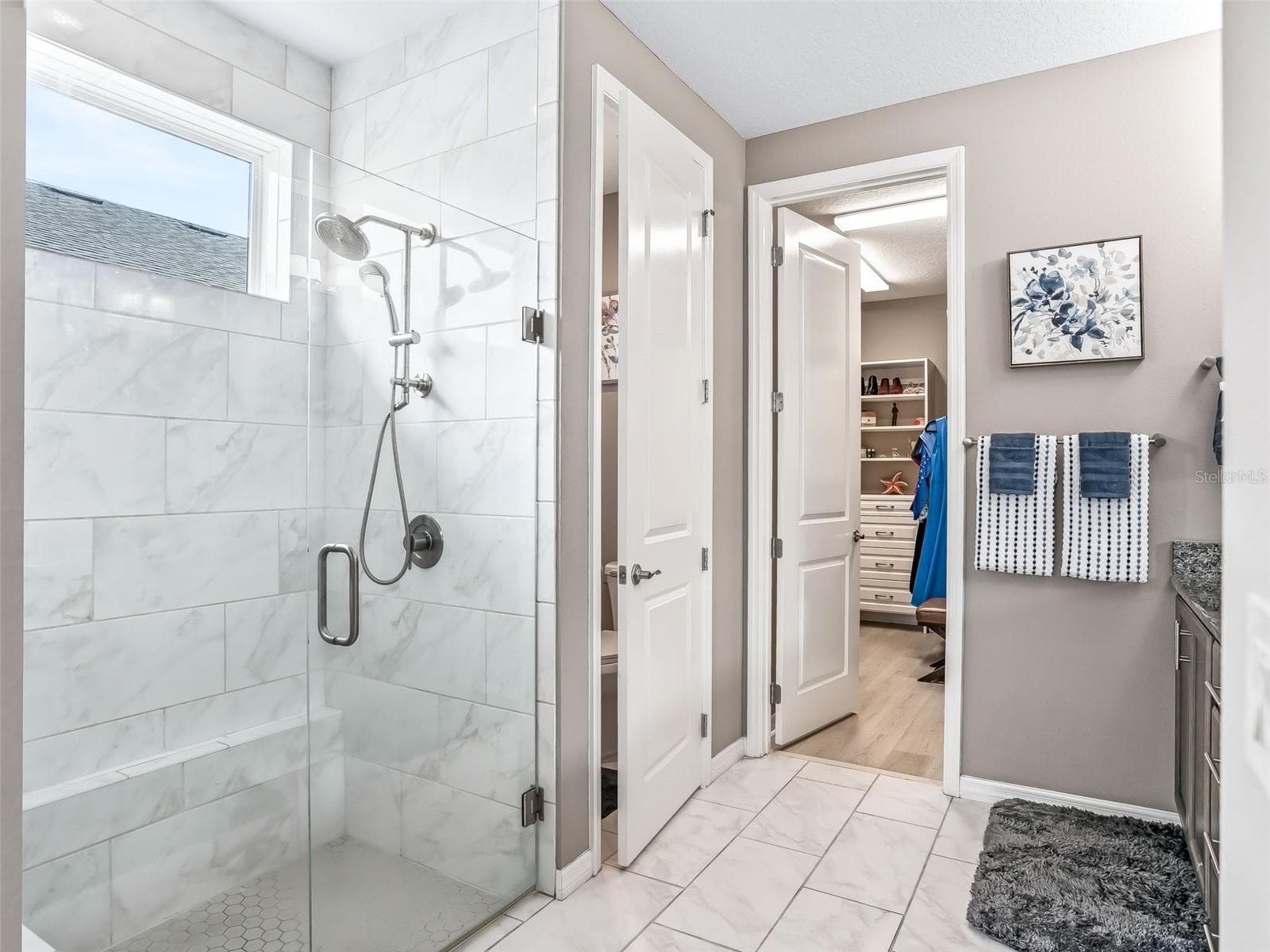 Primary bedroom with En-suite bathroom that features a walk in shower, frameless shower glass, double vanity and private commode - 5662 NW 40TH LOOP, OCALA