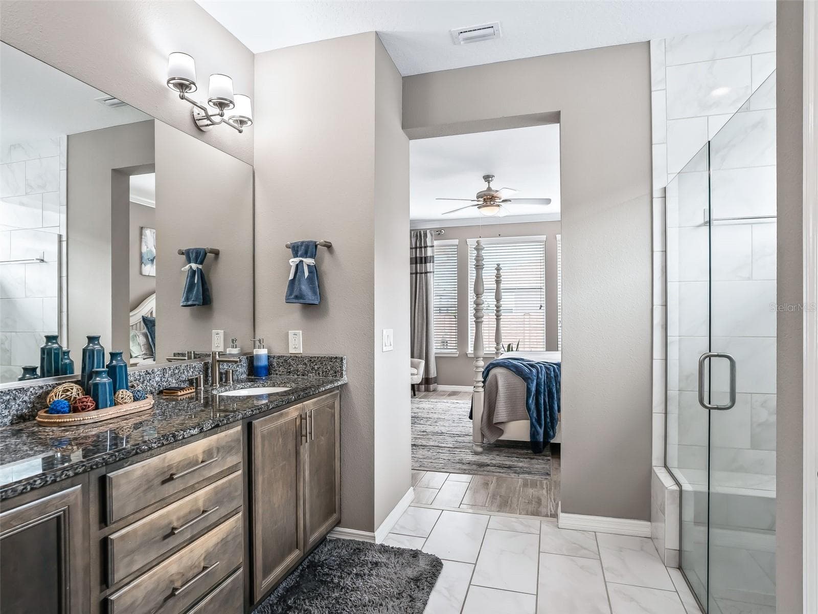 Elegant ensuite with stone vanity top - 5662 NW 40TH LOOP, OCALA