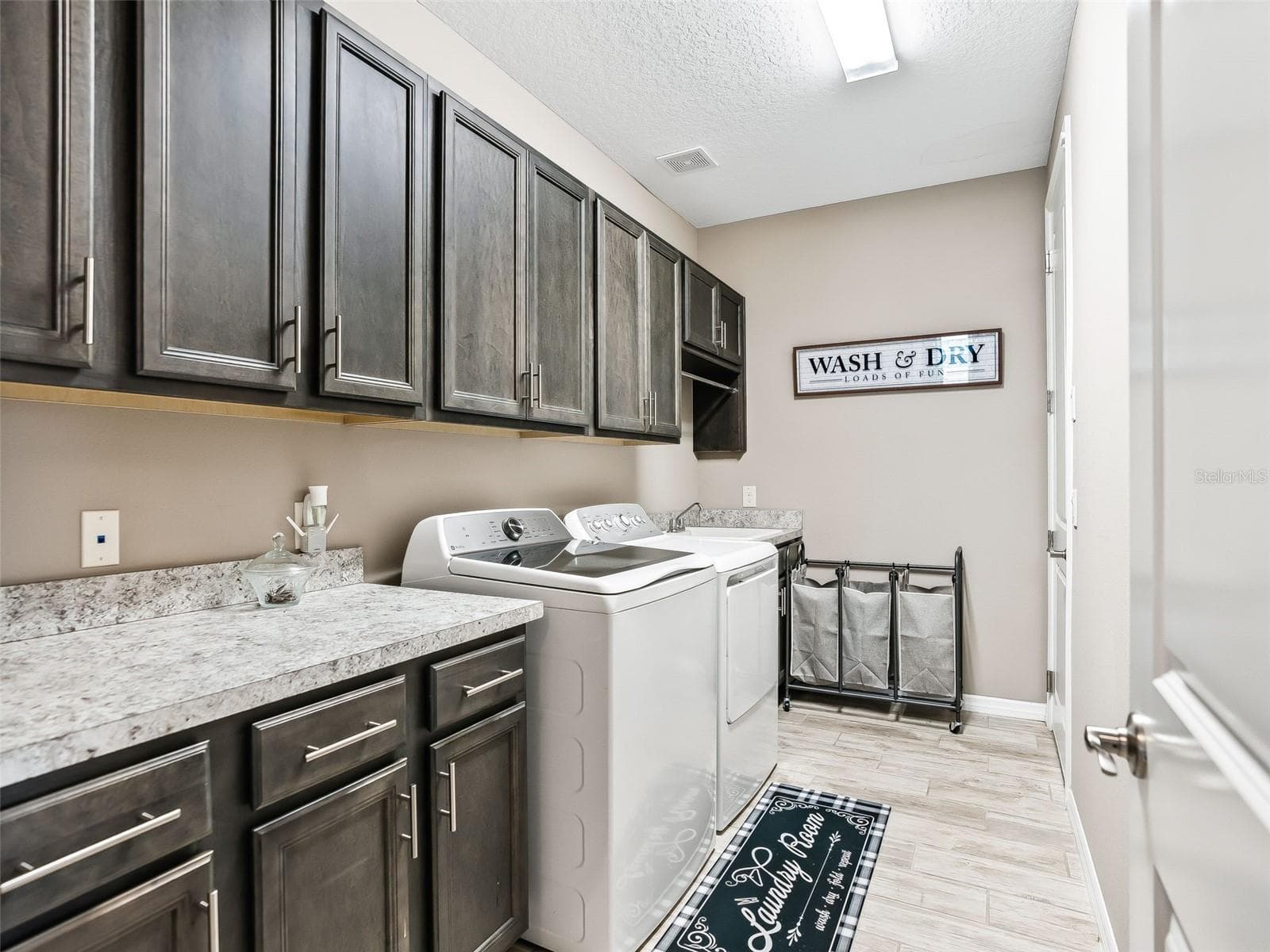 Laundry room with custom-built cabinets - 5662 NW 40TH LOOP, OCALA