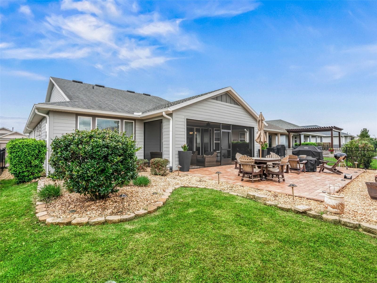 Paved patio for outdoor enjoyment - 5662 NW 40TH LOOP, OCALA