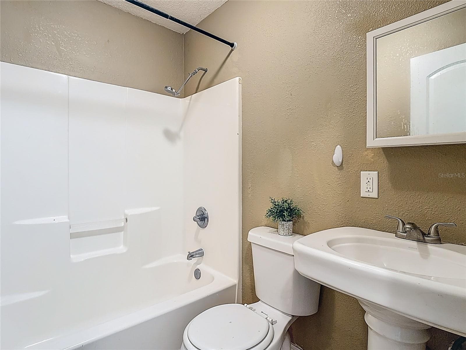 Guest Bathroom - 9010 CONCORD RD, ST CLOUD