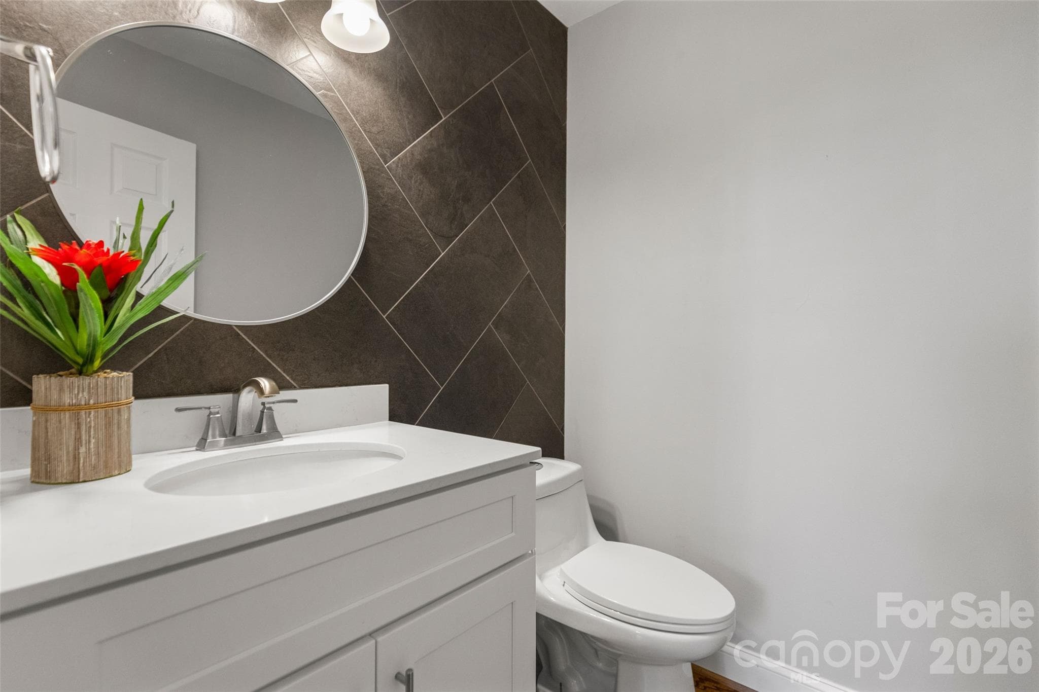 Guest Bath - 30 Winged Foot Court, Spartanburg