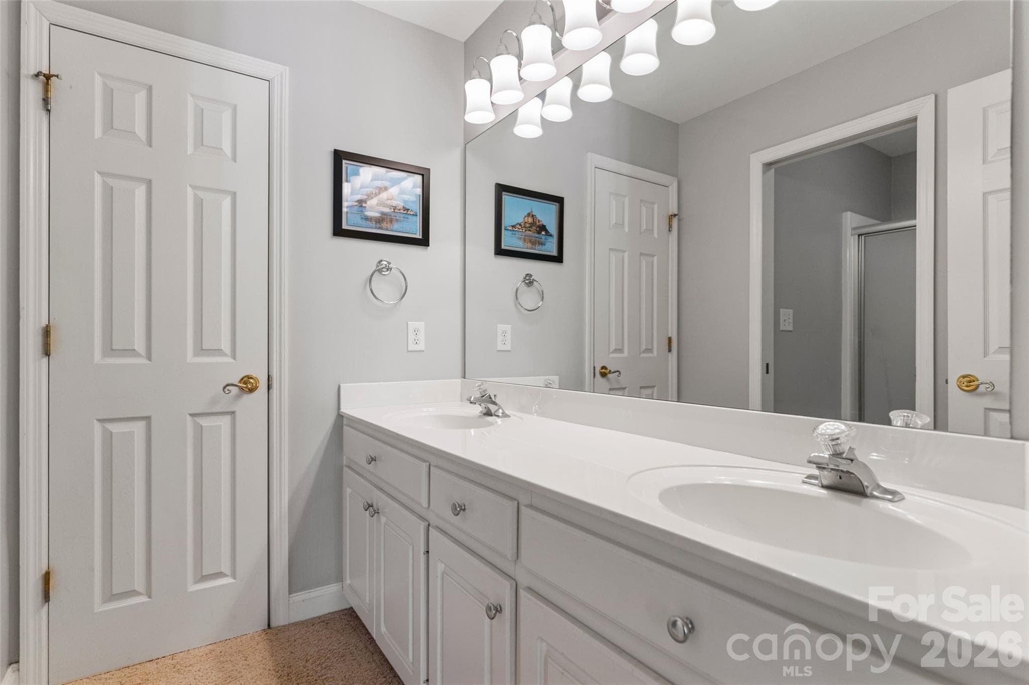 Shared Bath - 30 Winged Foot Court, Spartanburg