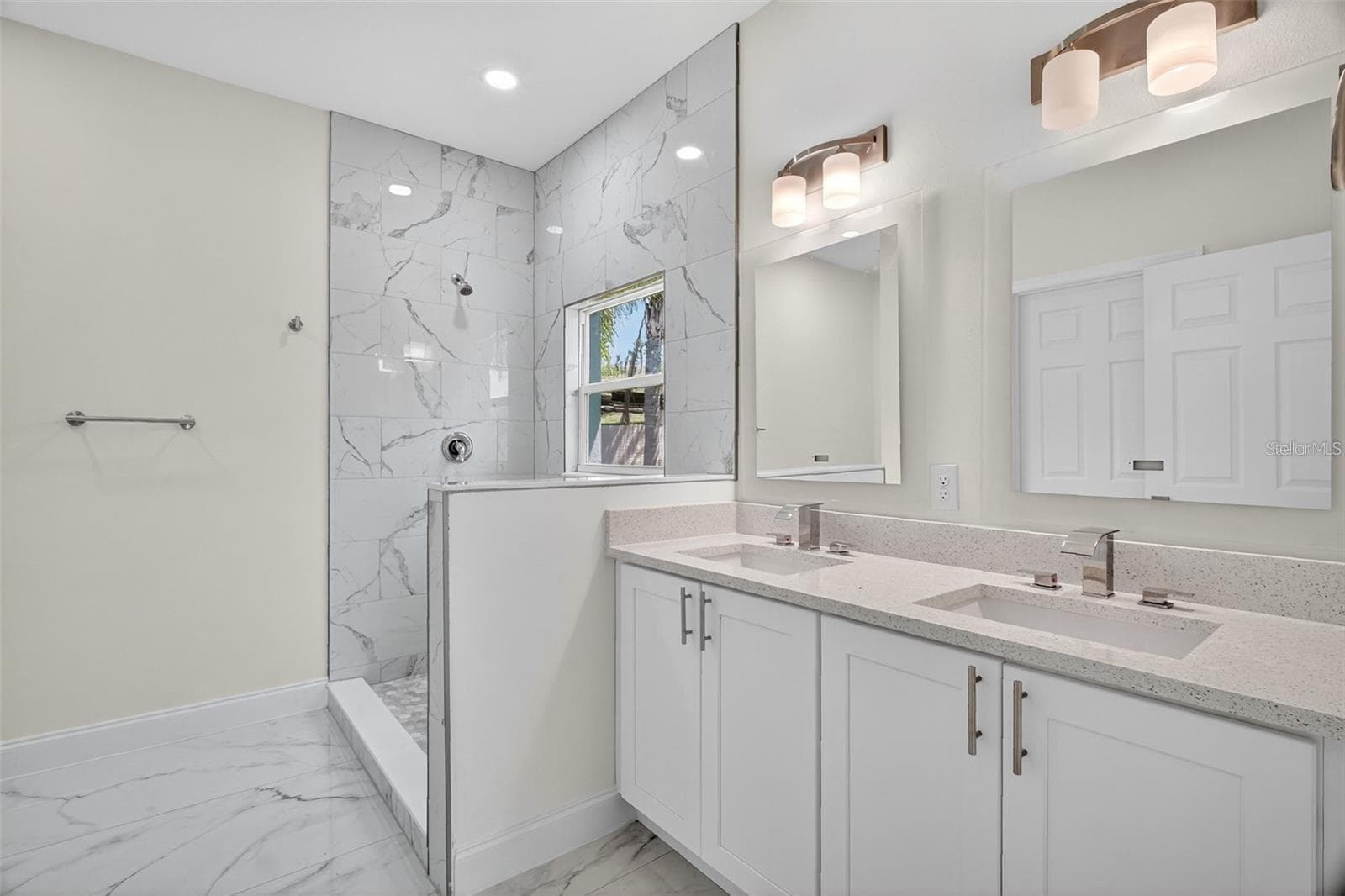 Master Bathroom - 89 FAIRWAY CIR, UMATILLA