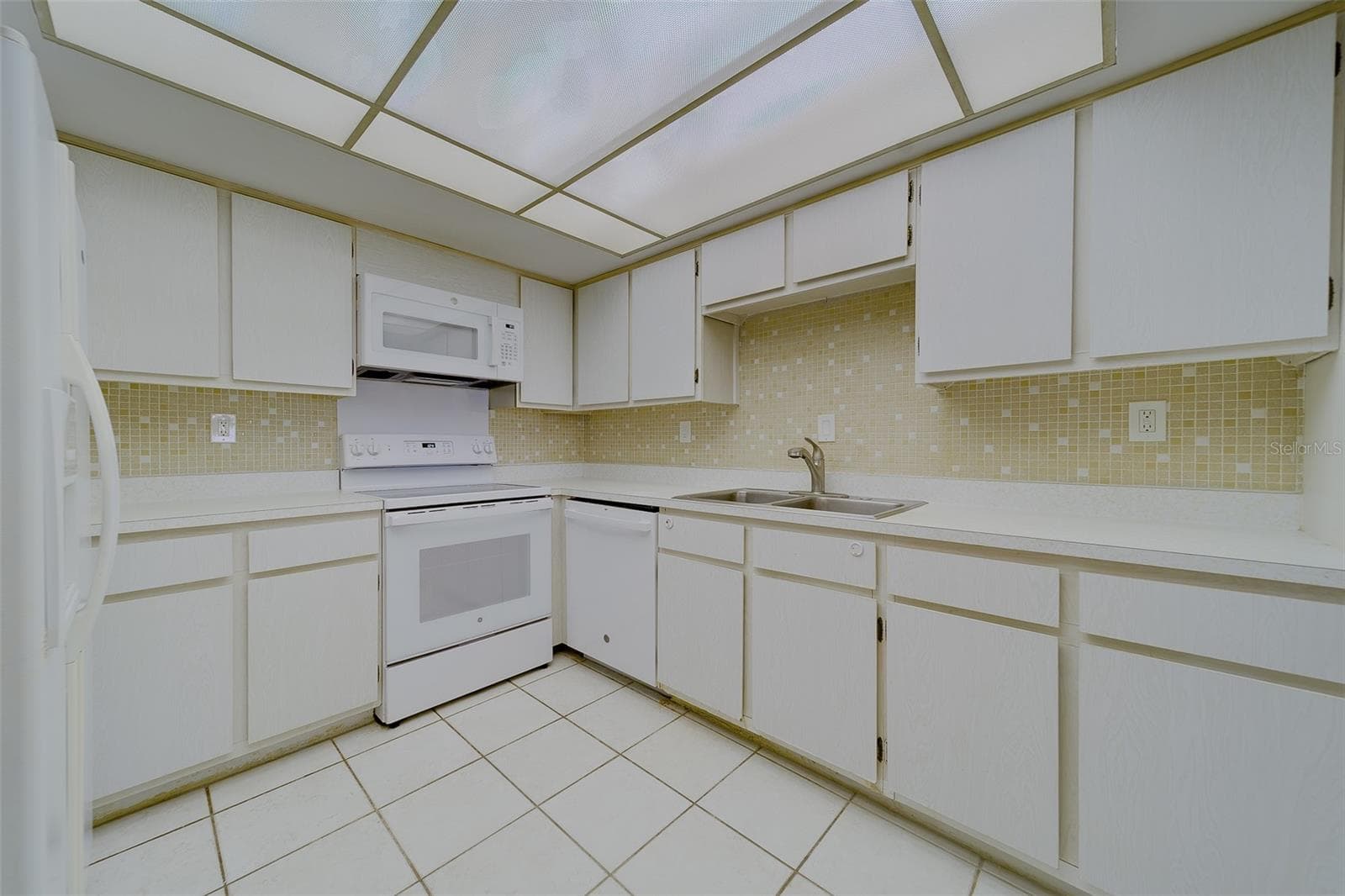 Condominium at 17920 GULF BLVD #1408, REDINGTON SHORES, photo 4 of 51