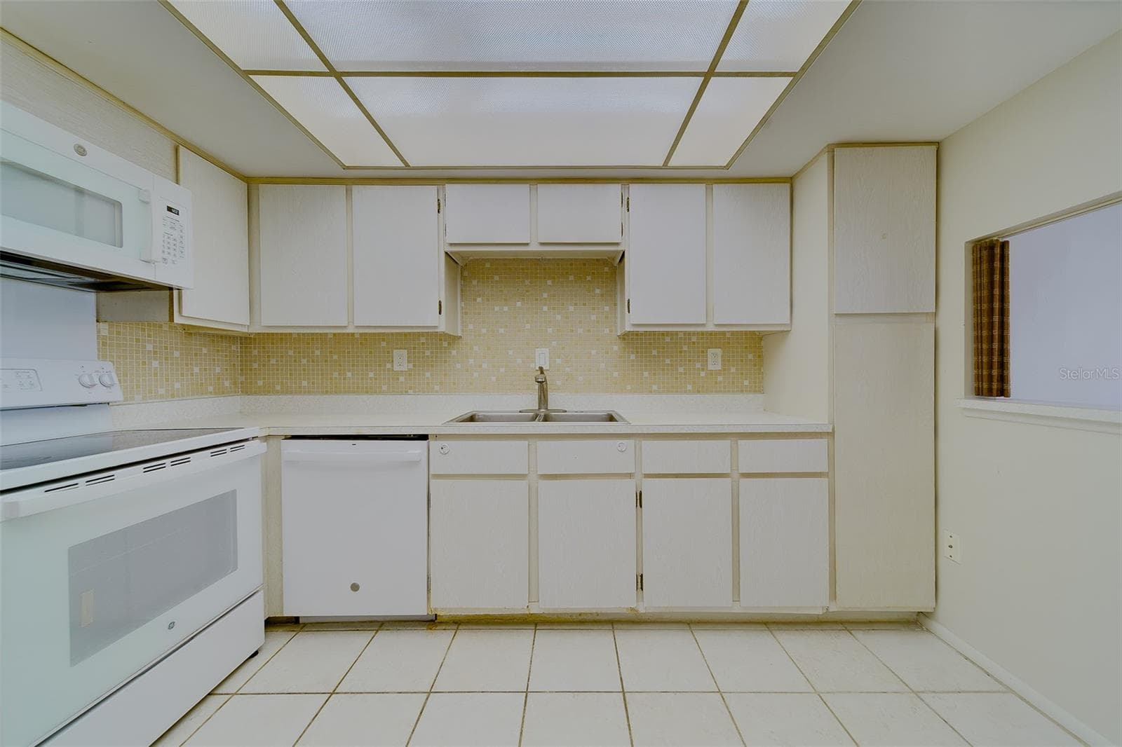 Condominium at 17920 GULF BLVD #1408, REDINGTON SHORES, photo 5 of 51
