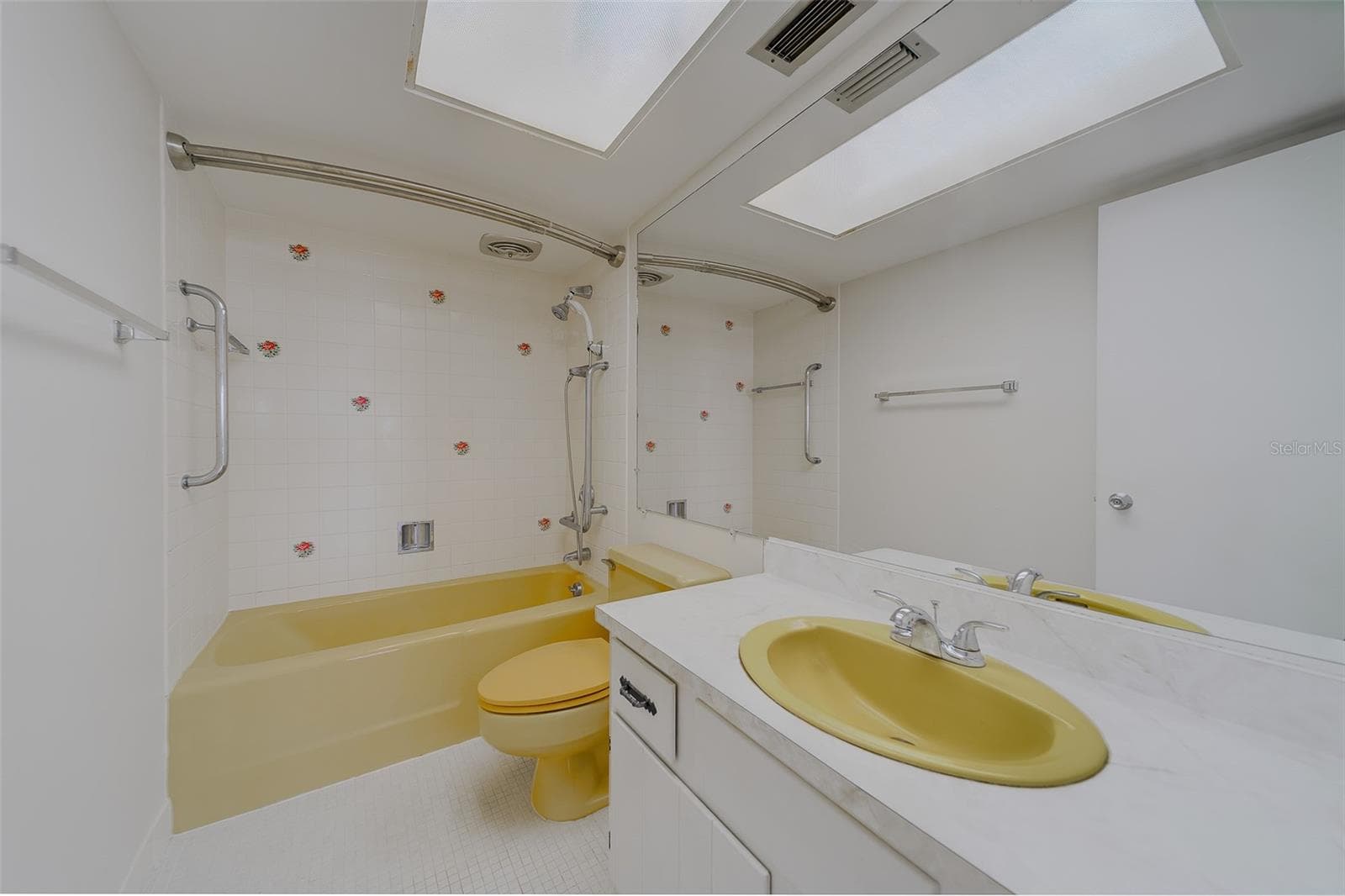 Condominium at 17920 GULF BLVD #1408, REDINGTON SHORES, photo 14 of 51