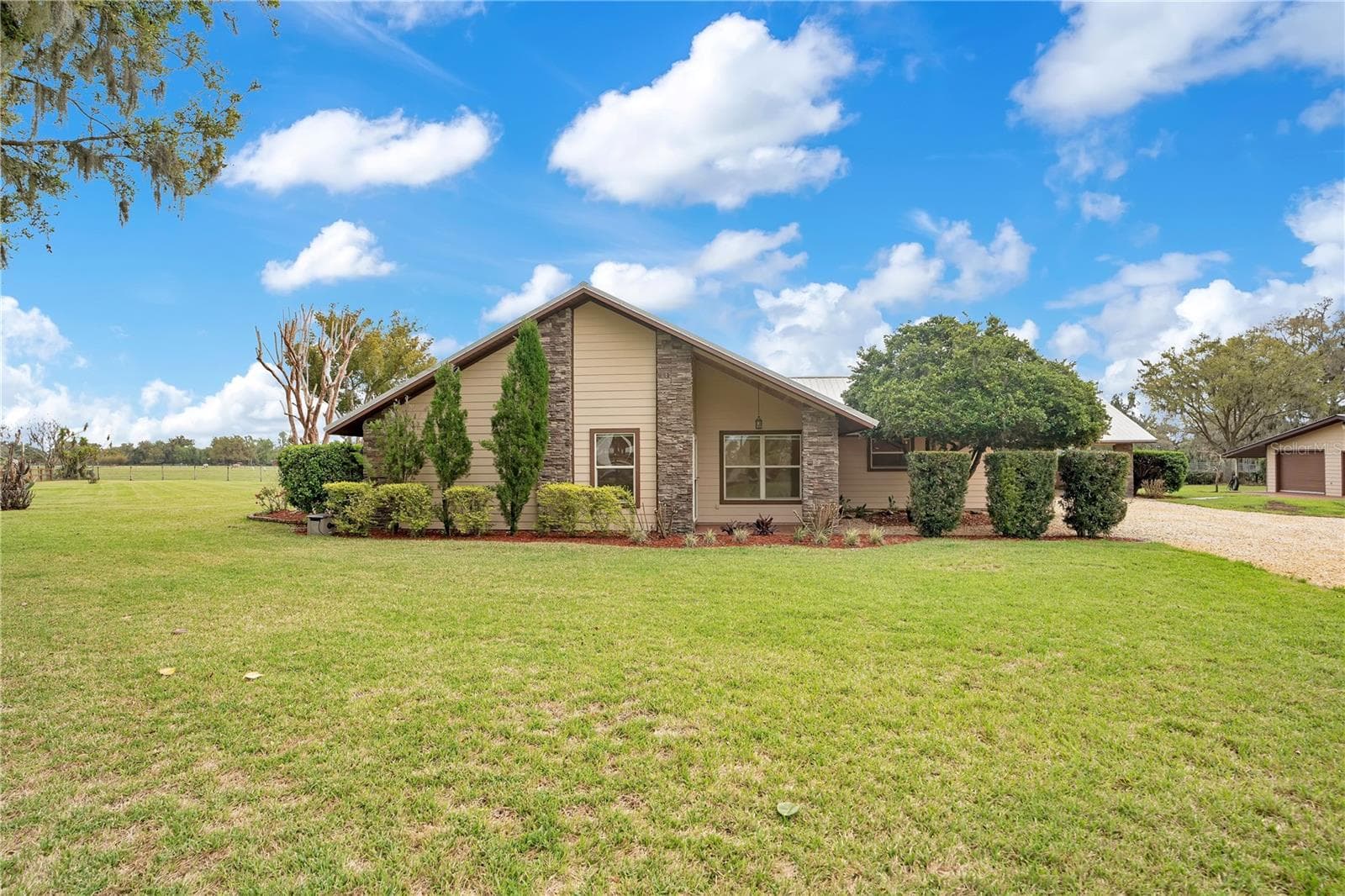 Front of house - 1401 BUELL CT, PLANT CITY