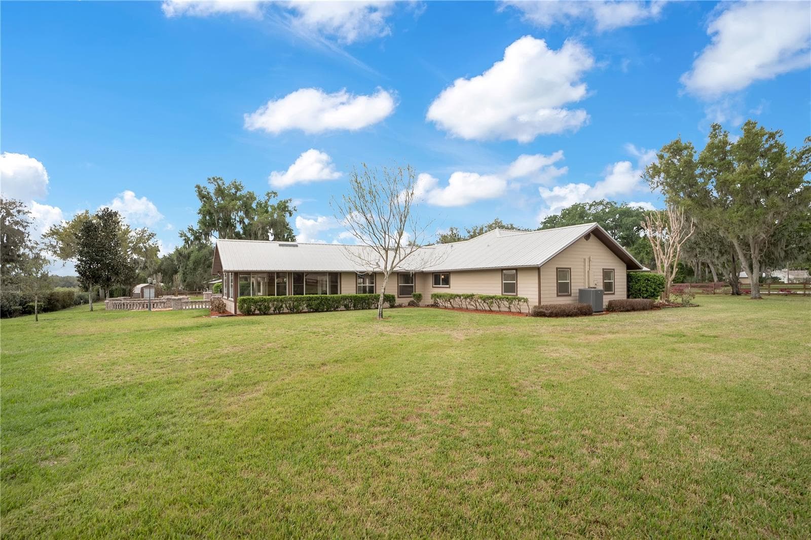 Back/Side View - 1401 BUELL CT, PLANT CITY