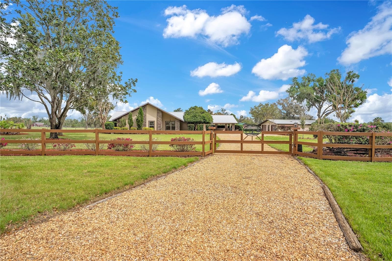 View from the road - 1401 BUELL CT, PLANT CITY