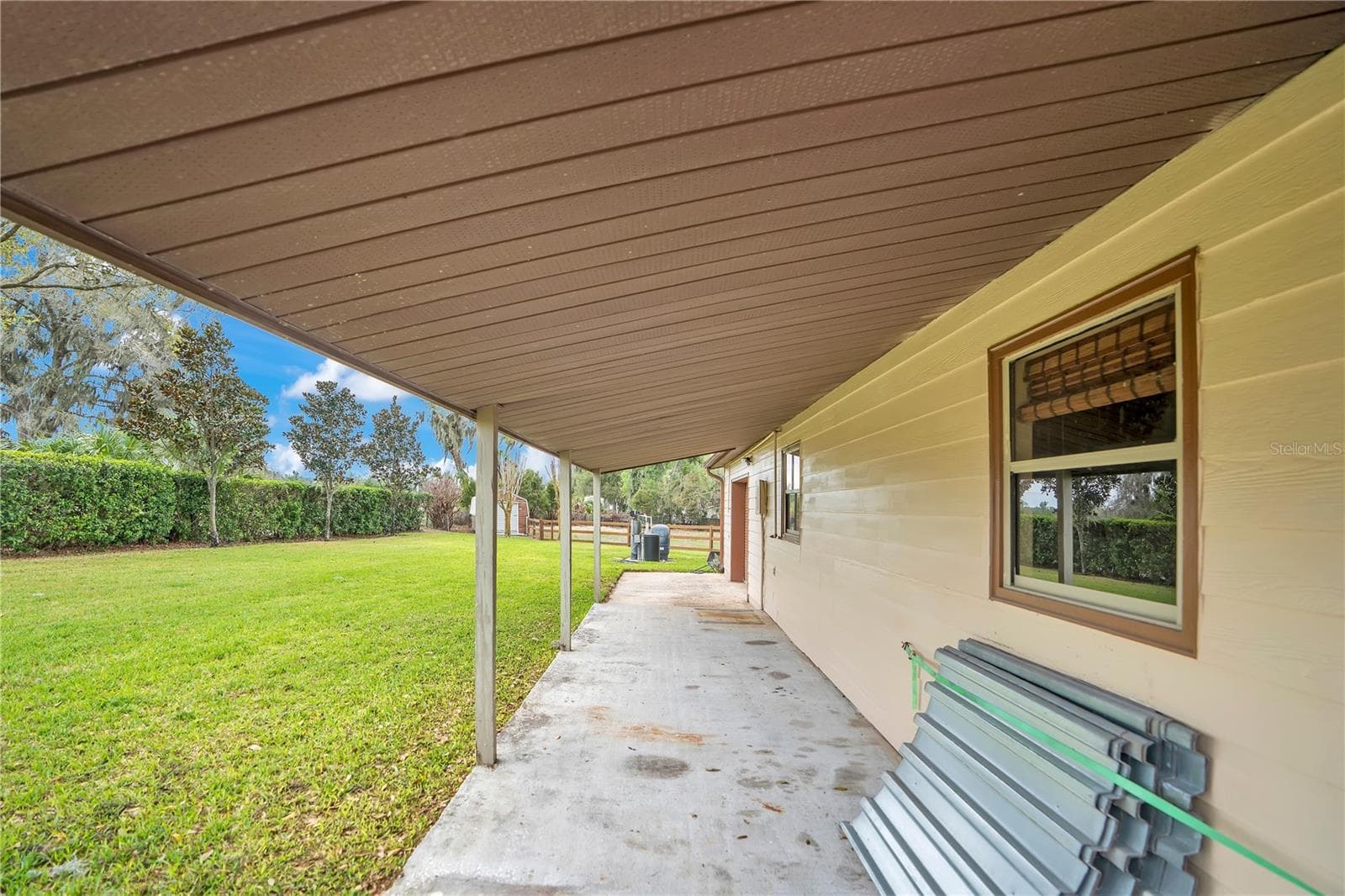 Back of detached garage/workshop - 1401 BUELL CT, PLANT CITY