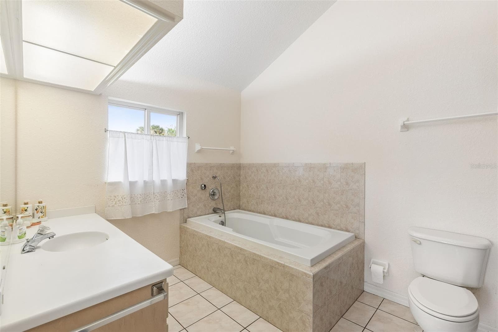 Single Family Residence at 12811 BELLERIVE DR, CLERMONT, photo 16 of 38