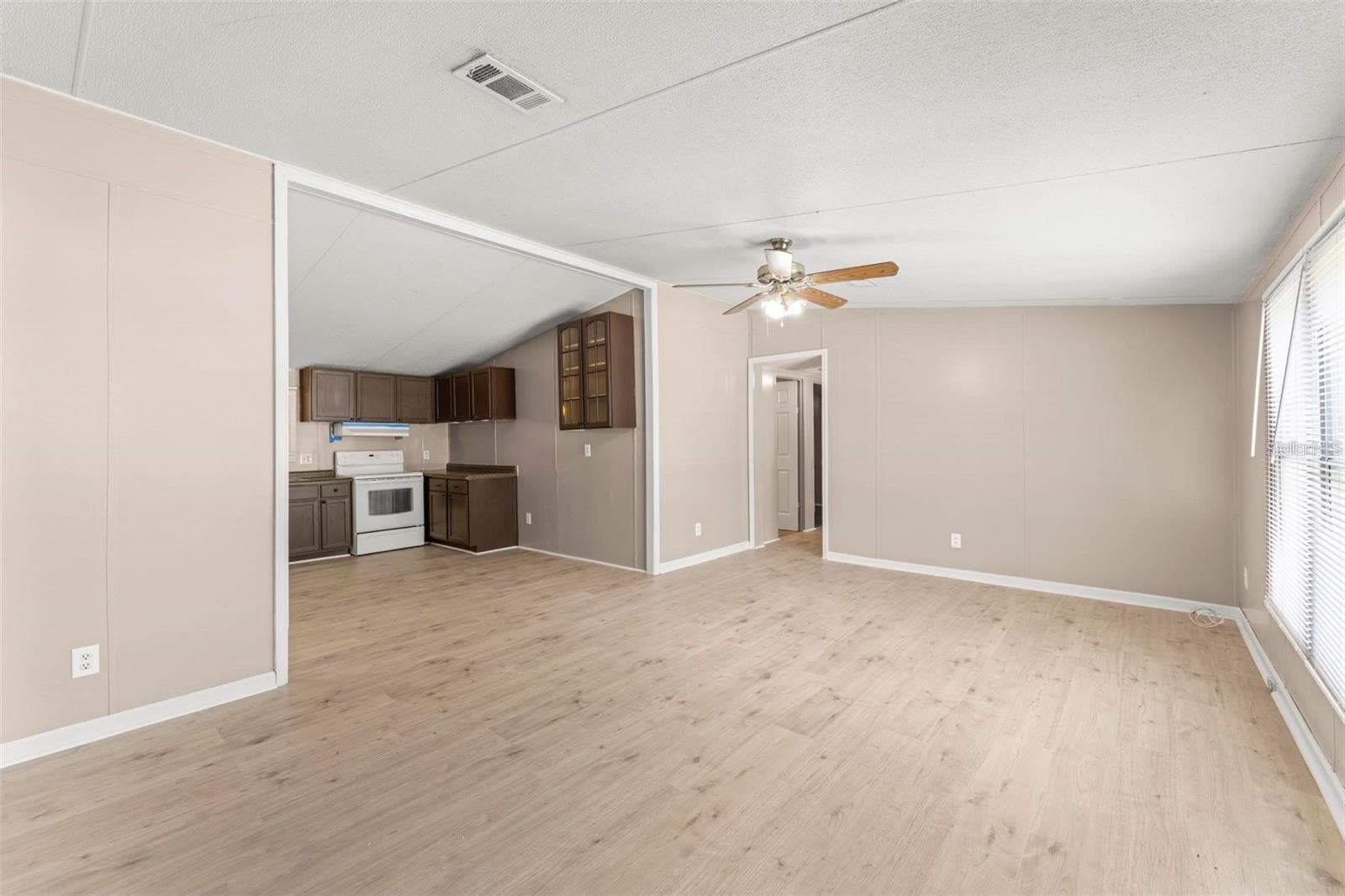 Manufactured Home at 201 N 5TH ST, ORLANDO, photo 4 of 19