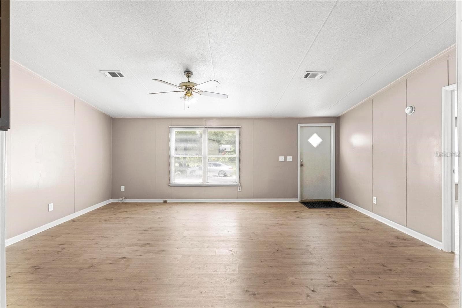 Manufactured Home at 201 N 5TH ST, ORLANDO, photo 5 of 19