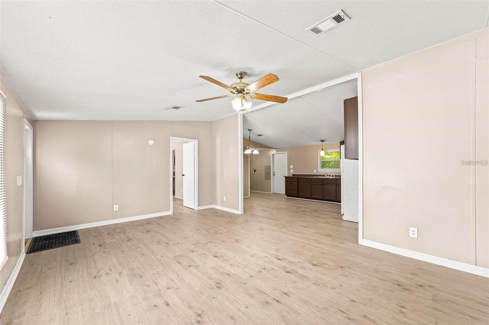 Manufactured Home at 201 N 5TH ST, ORLANDO, photo 6 of 19