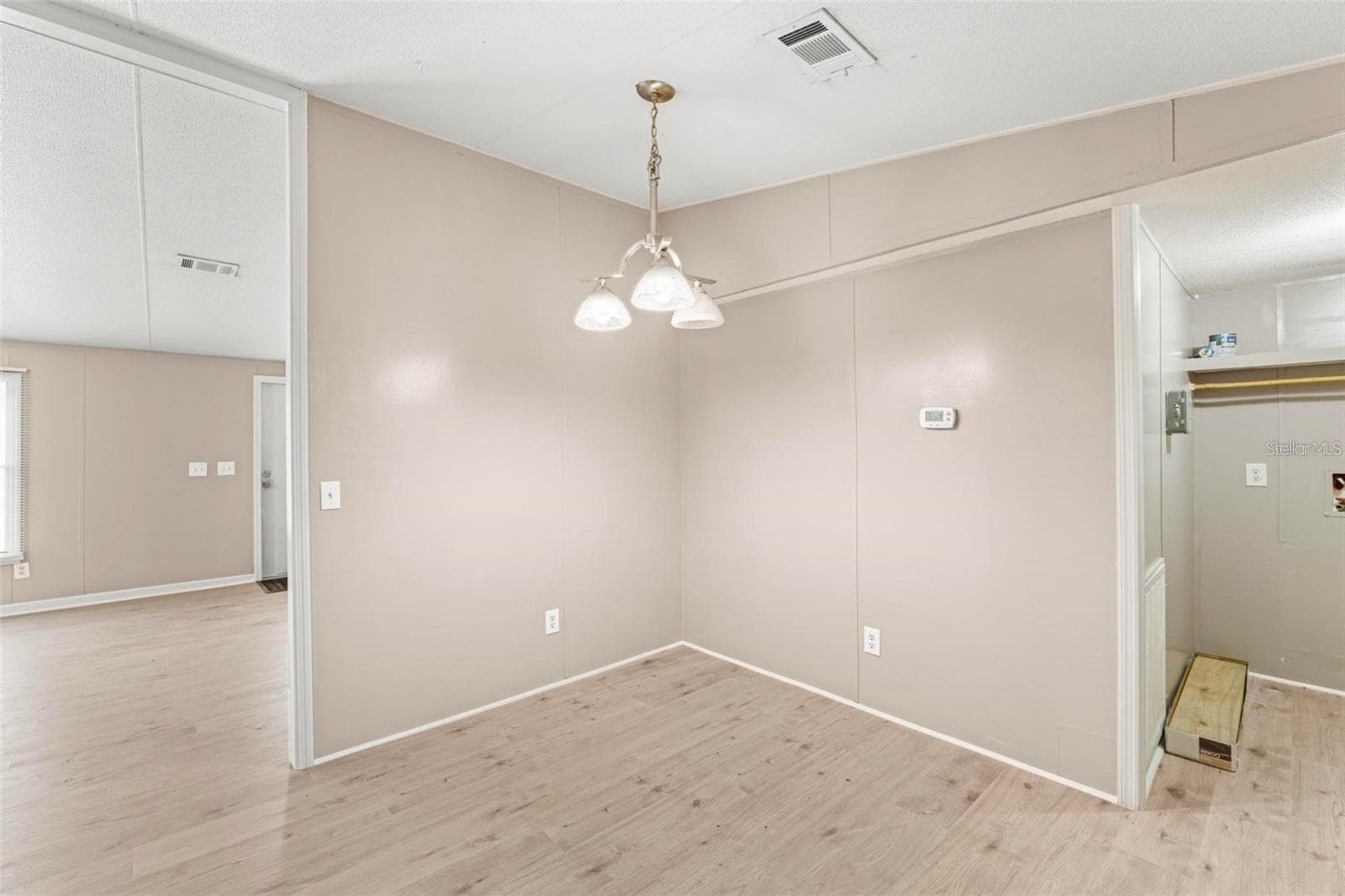 Manufactured Home at 201 N 5TH ST, ORLANDO, photo 7 of 19