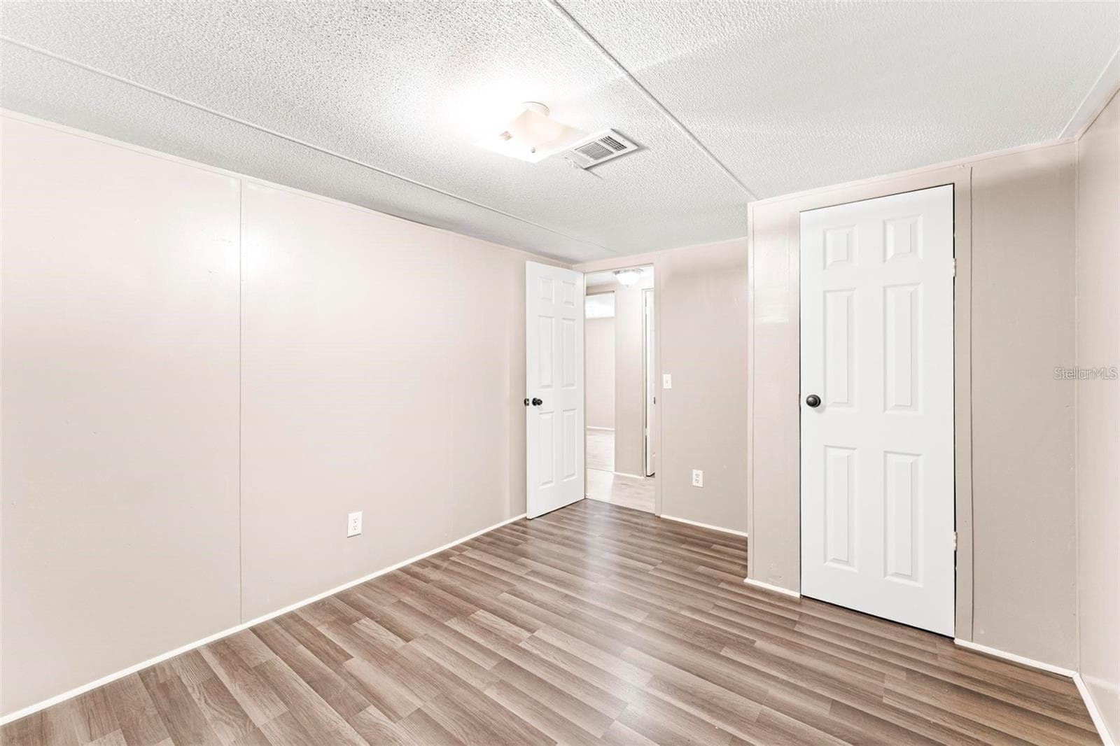 Manufactured Home at 201 N 5TH ST, ORLANDO, photo 10 of 19