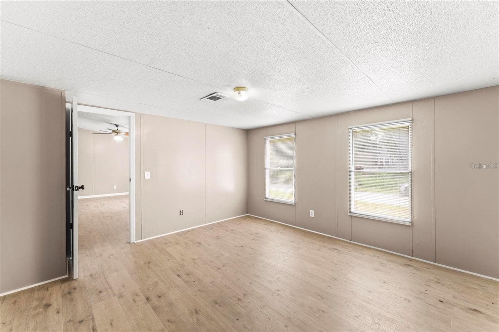 Manufactured Home at 201 N 5TH ST, ORLANDO, photo 15 of 19