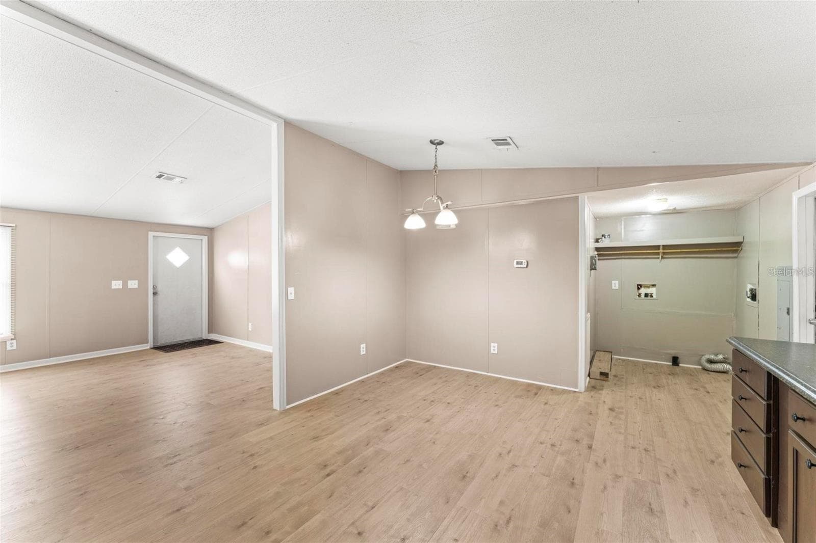 Manufactured Home at 201 N 5TH ST, ORLANDO, photo 16 of 19