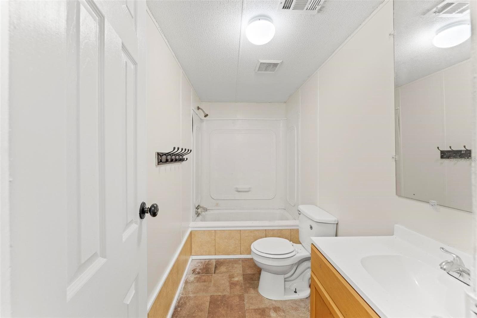 Manufactured Home at 201 N 5TH ST, ORLANDO, photo 17 of 19